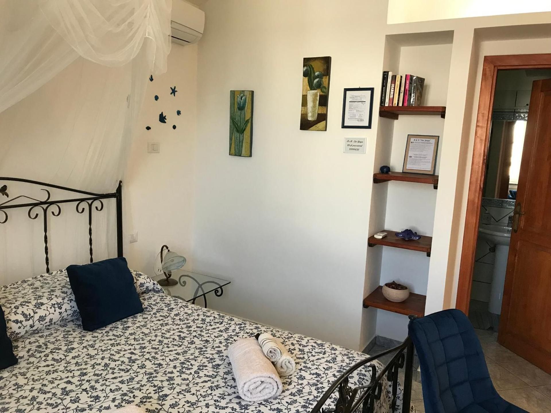 Deluxe Double Room with Side Sea View