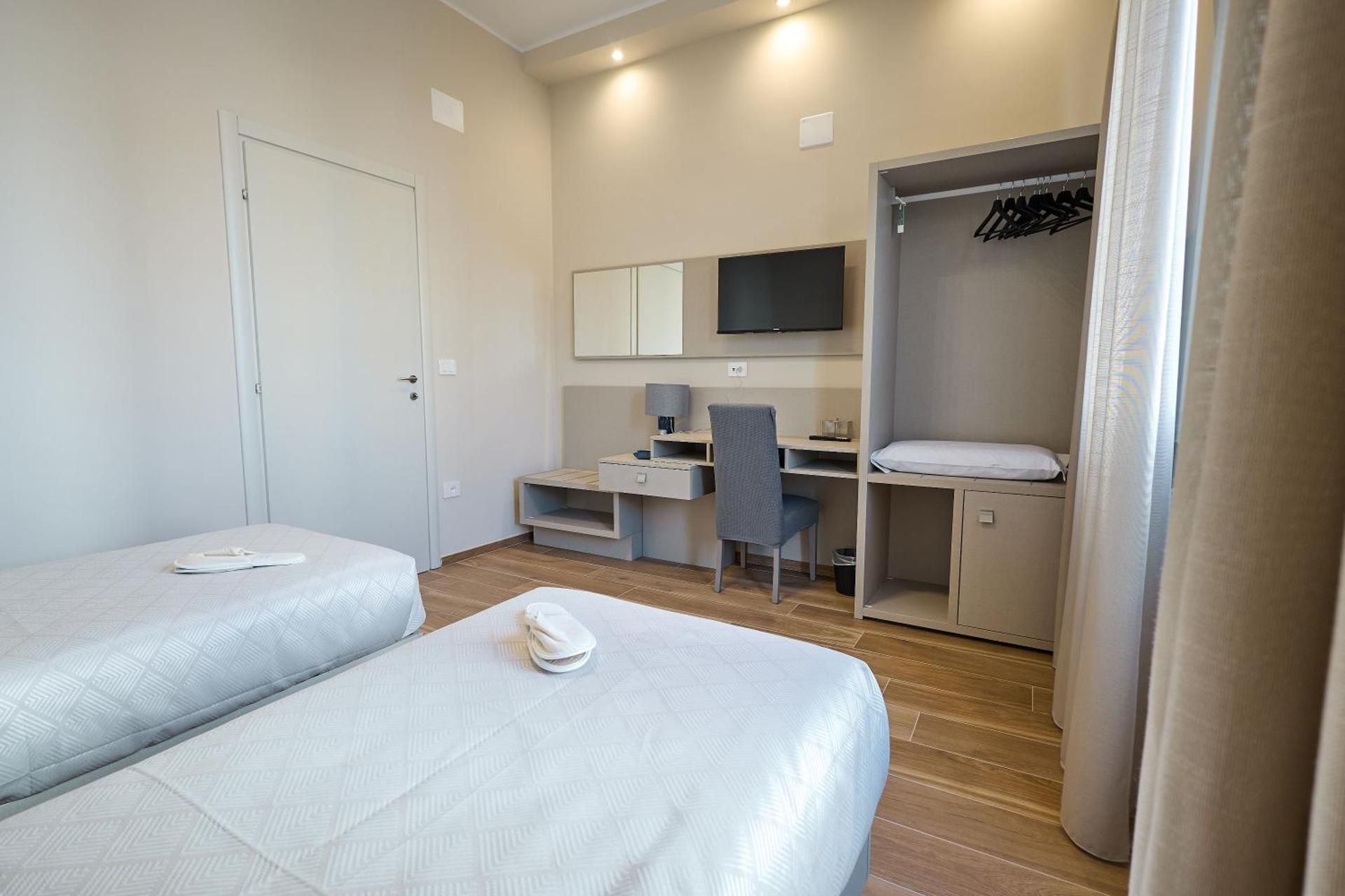 Quadruple Room with Private Bathroom