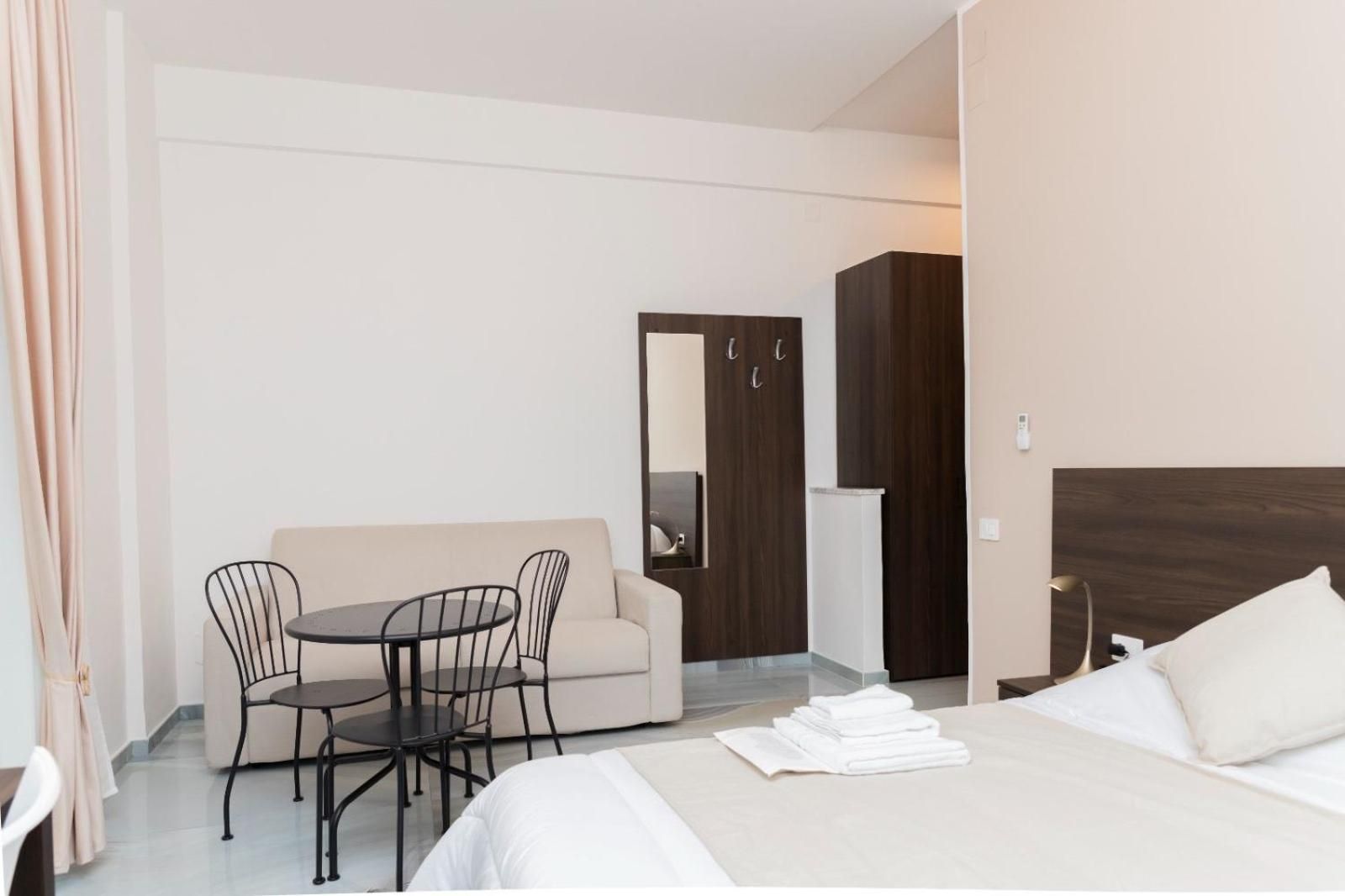 Armonia Salerno Rooms Deluxe Quadruple Room 3
