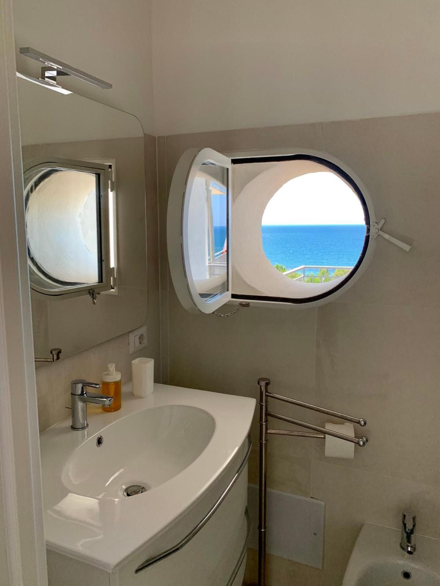 VILLA MARIS Quadruple Room with Sea View 3