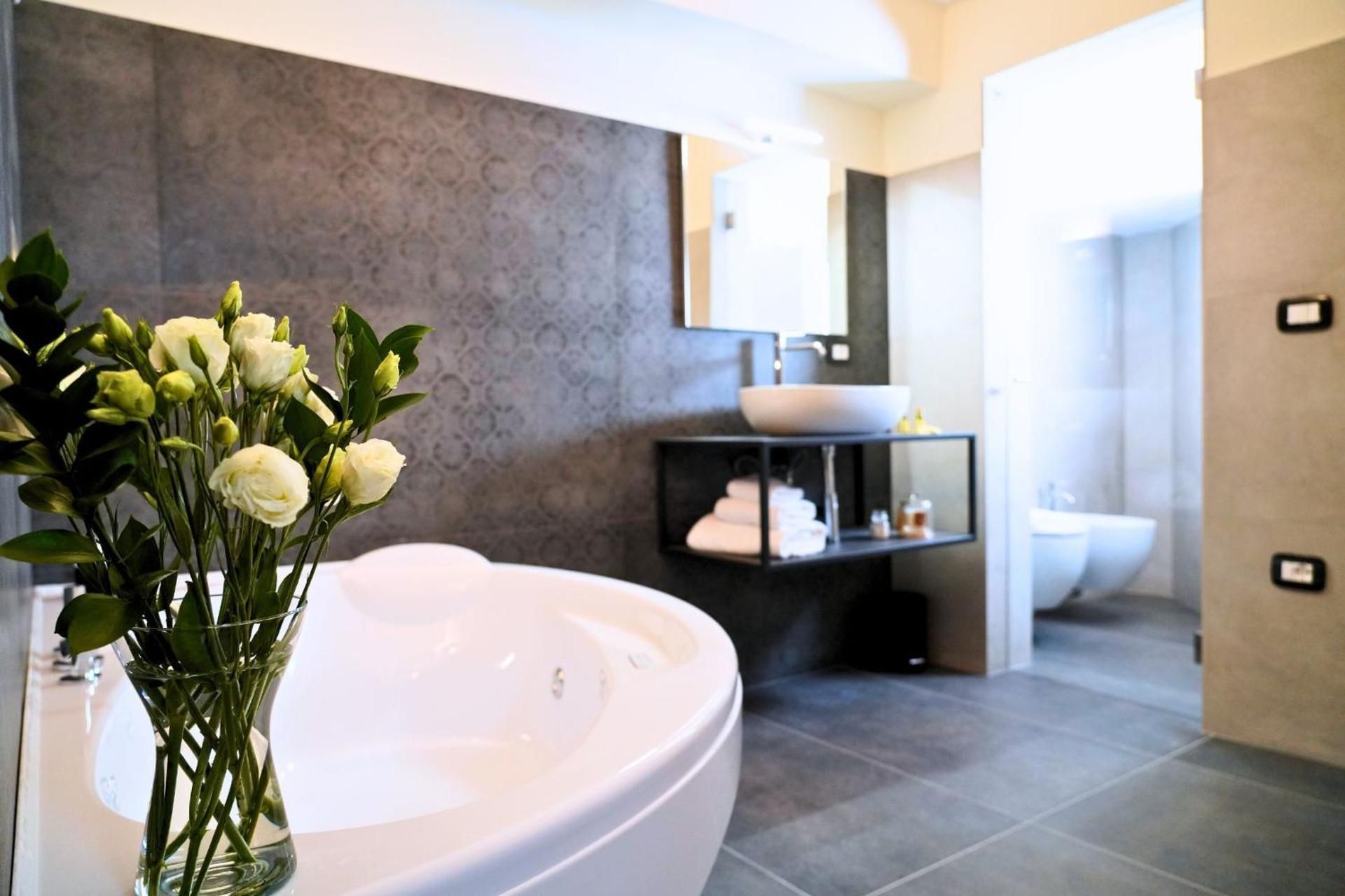 King Room with Spa Bath