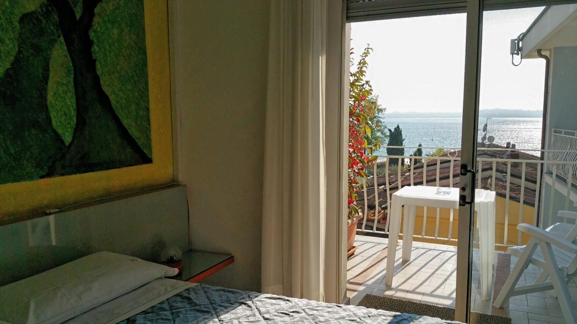 Double or Twin Room with Lake View