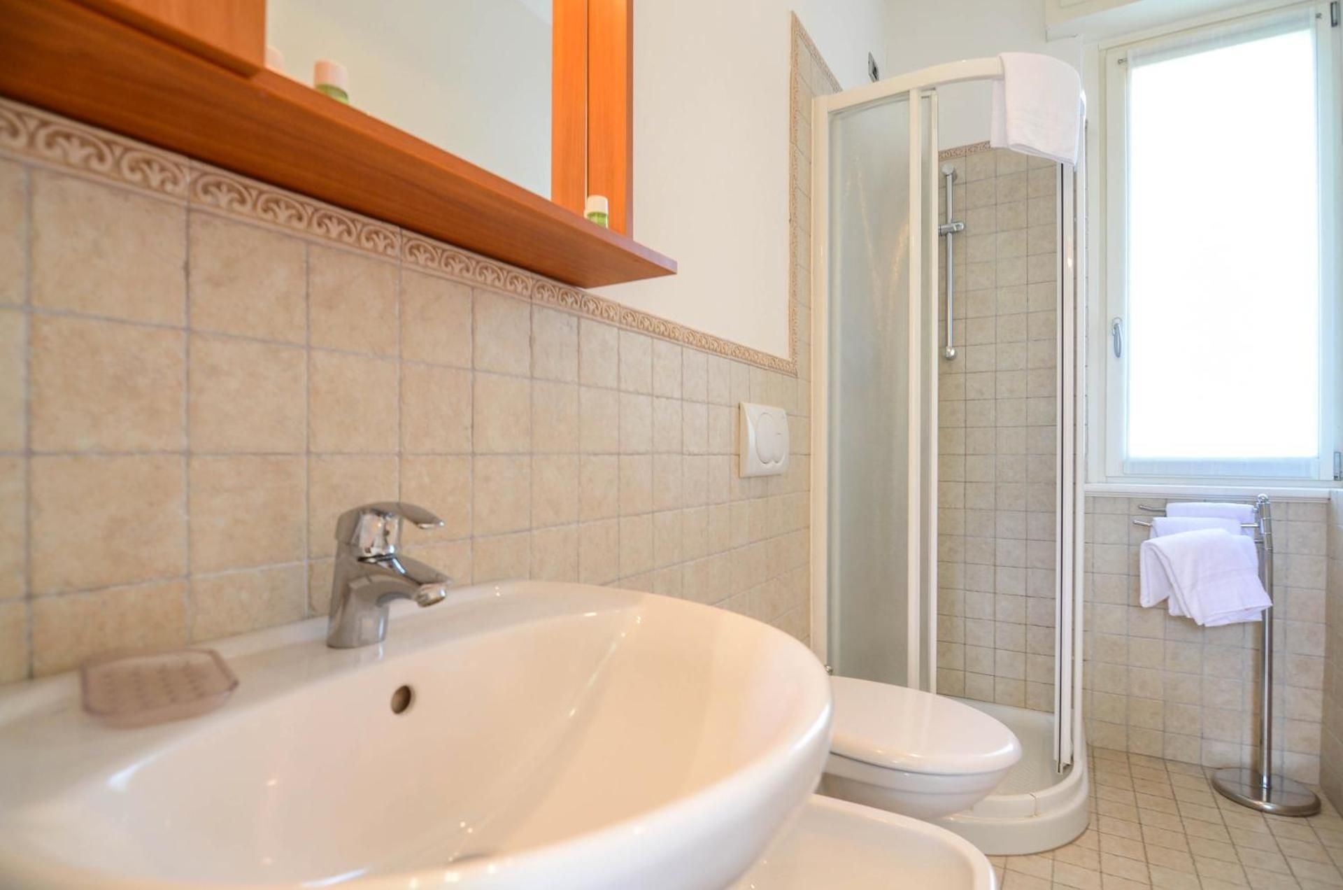 Family Apartment with Lake and Garden View - Via Valassina 8