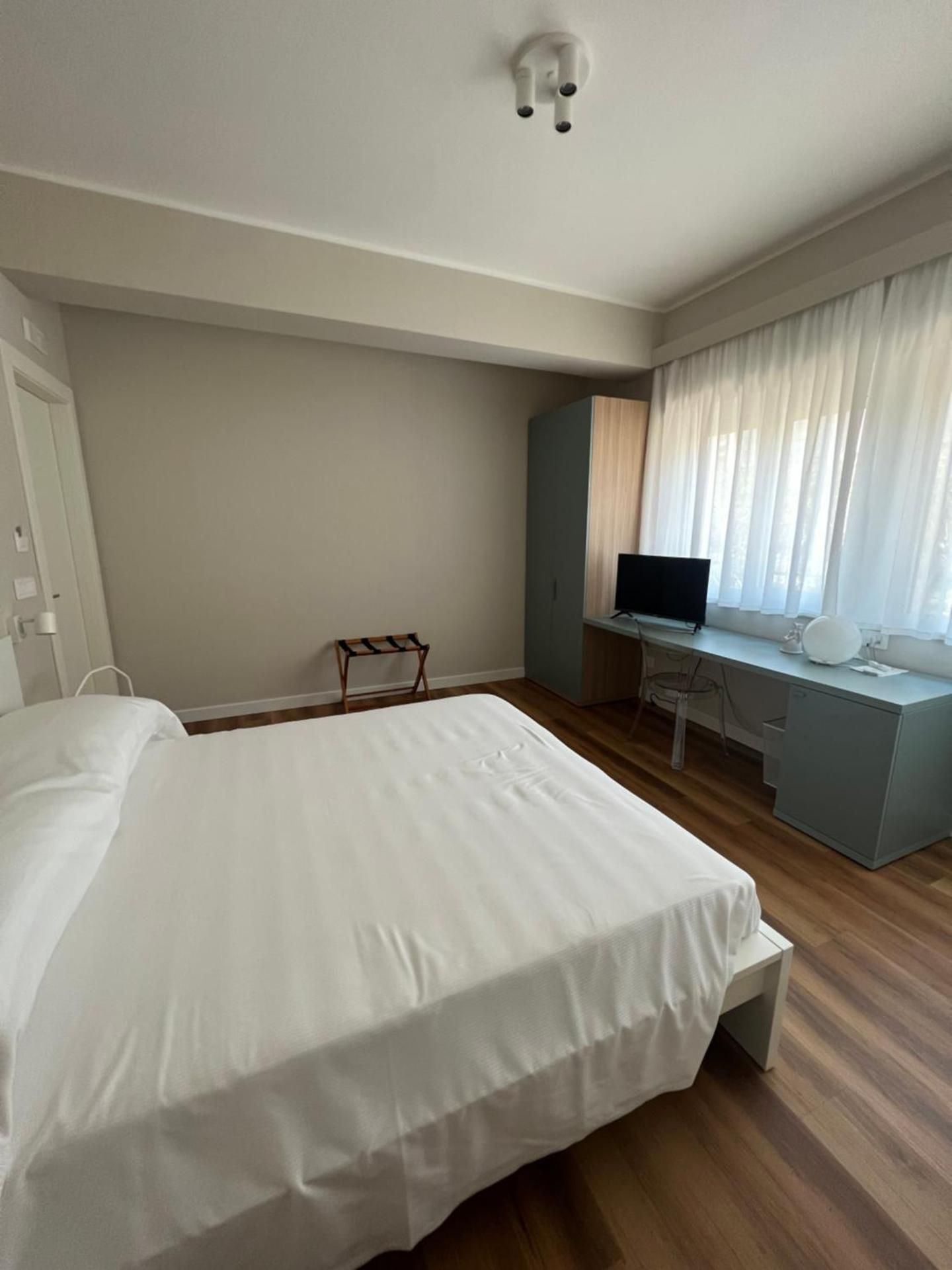 Deluxe Double Room with Shower