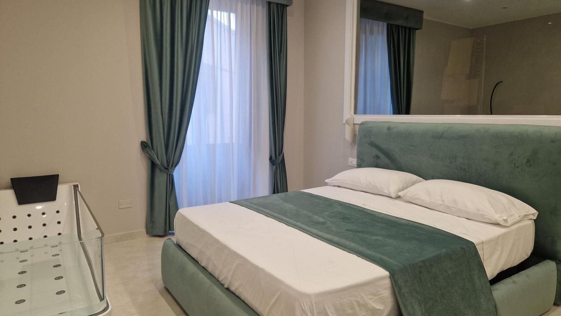 Queen Room with Spa Bath