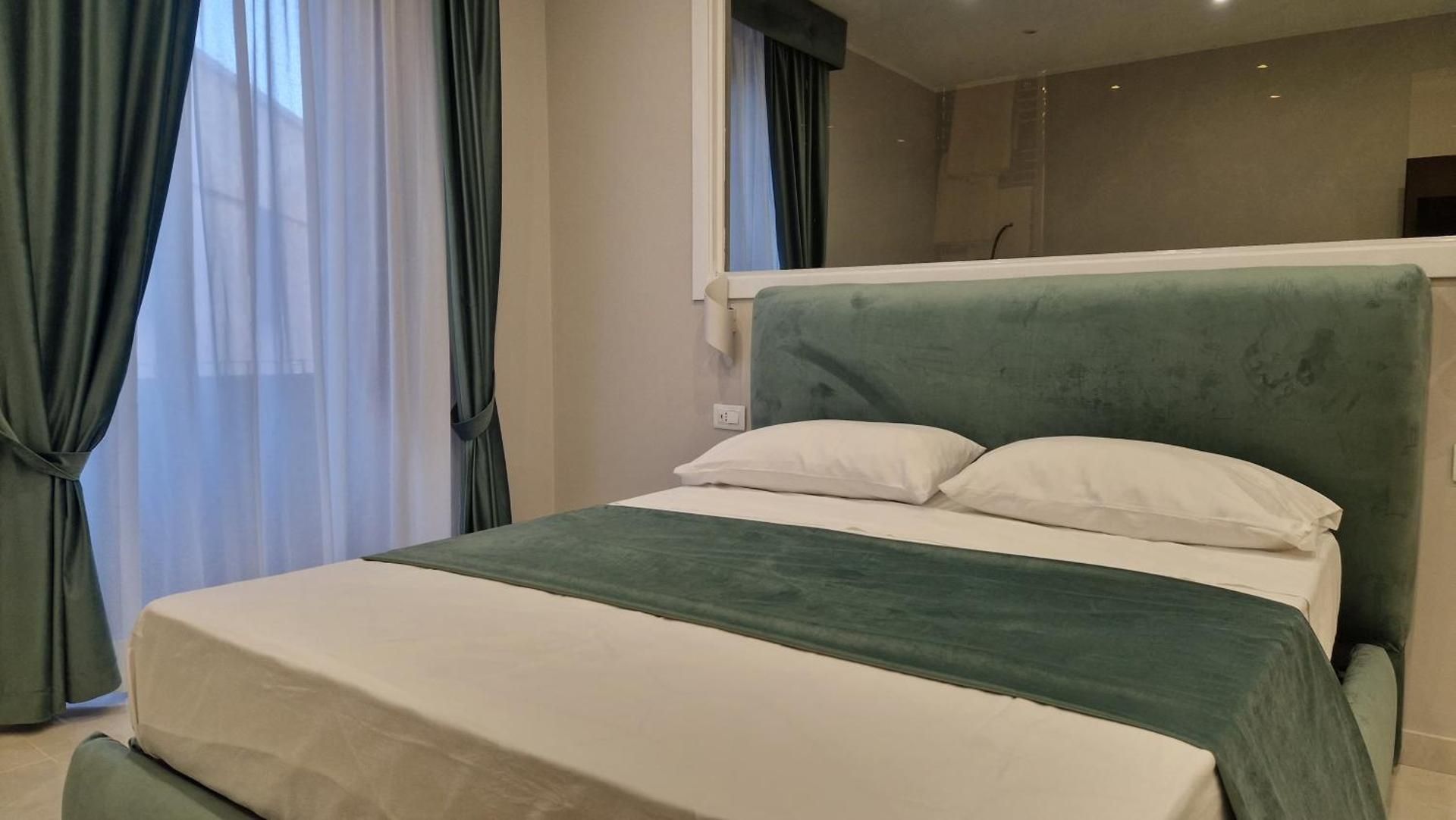 Queen Room with Spa Bath