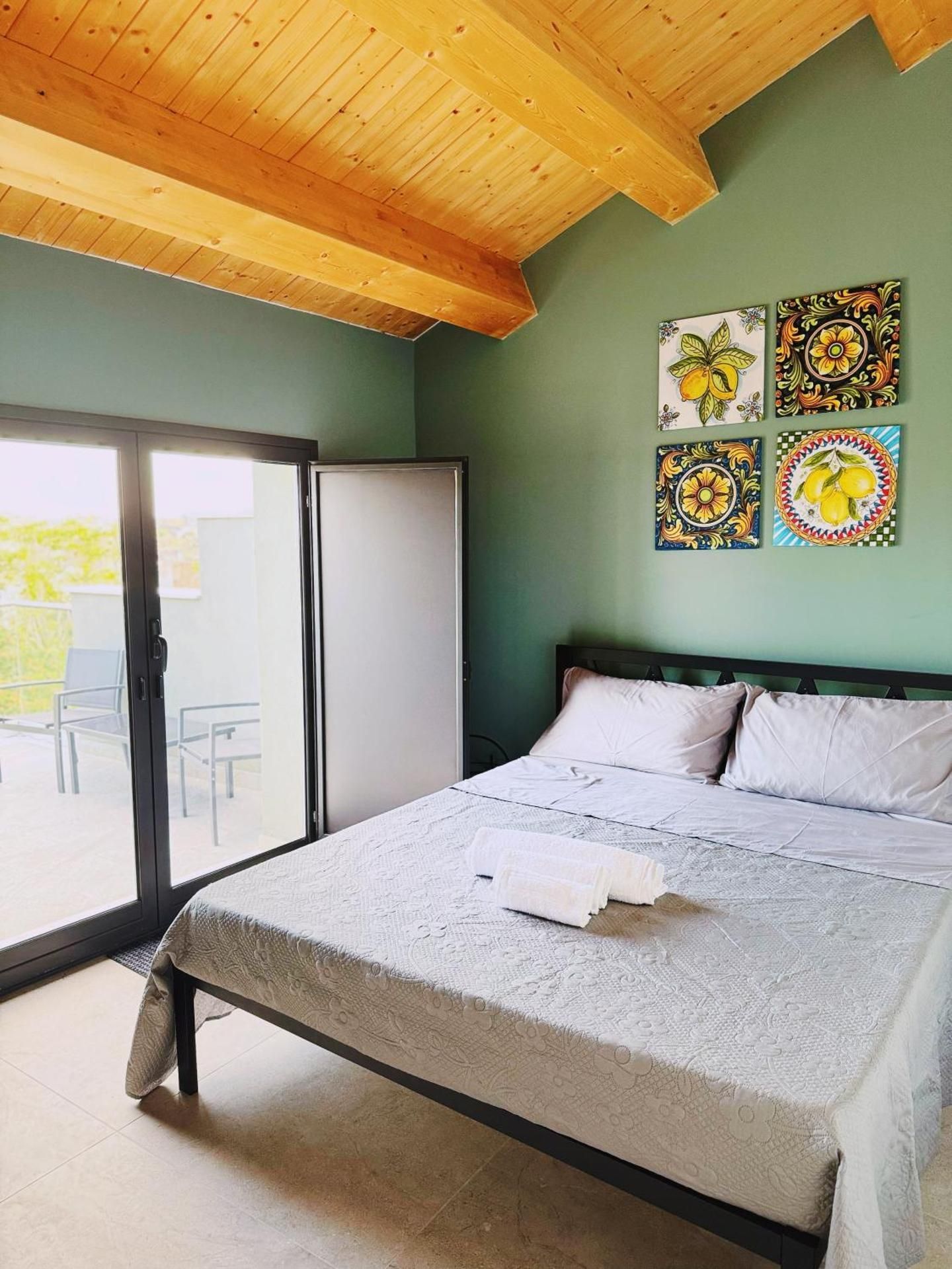 Citrus Holidays House