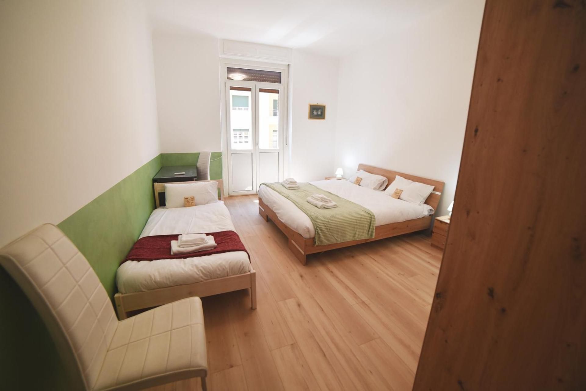 Basic Triple Room with Shared Bathroom