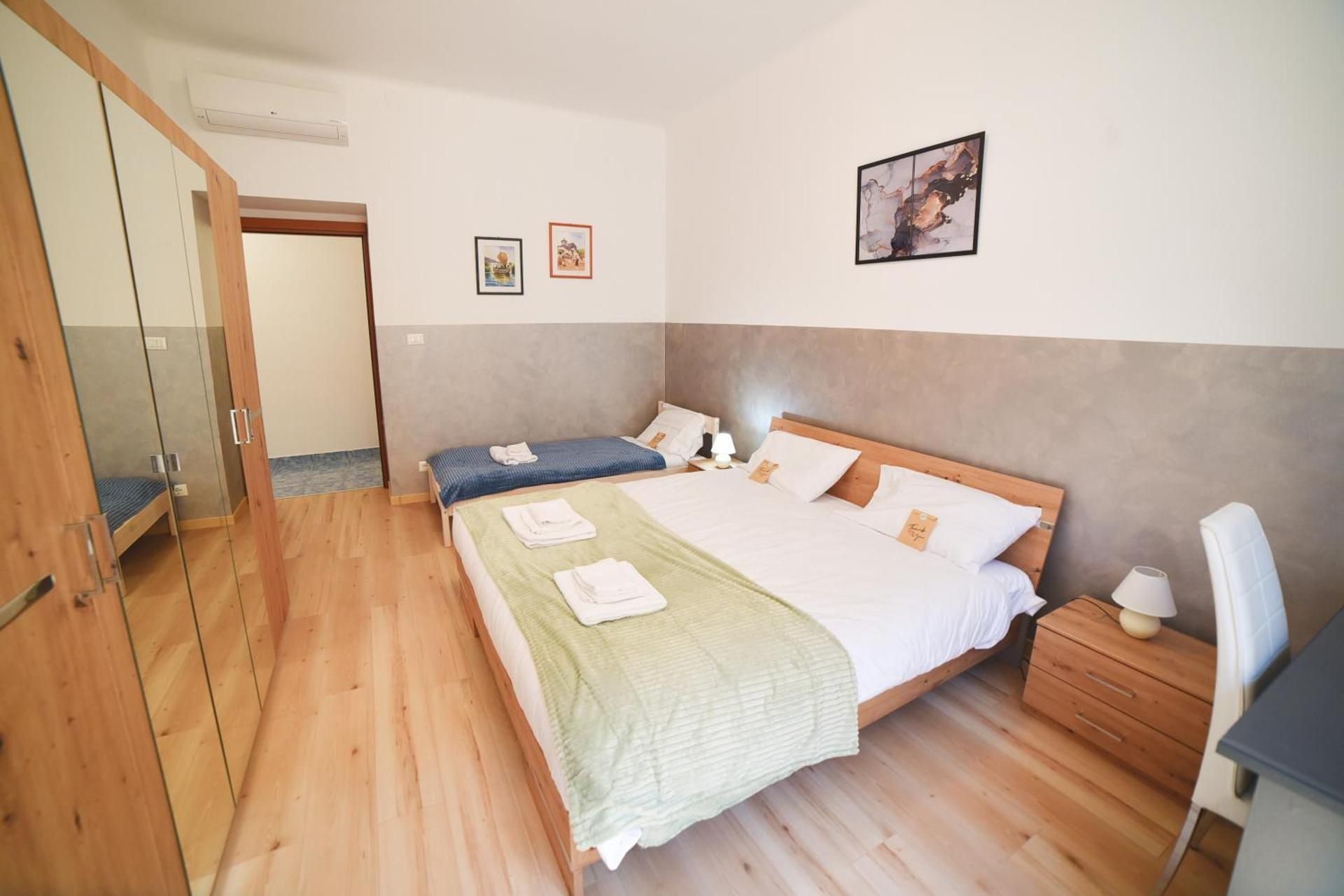 Basic Triple Room with Shared Bathroom