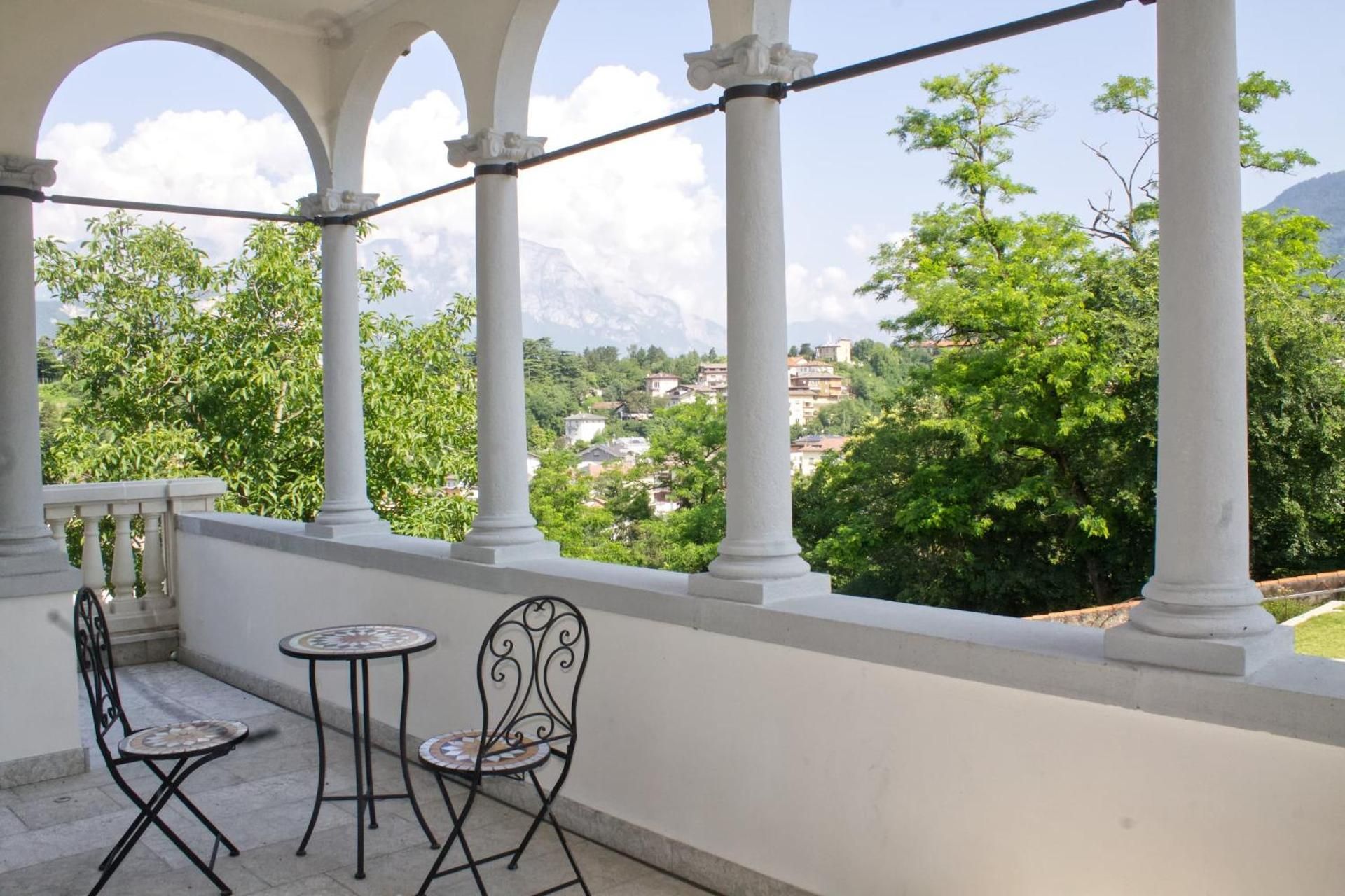Deluxe Double or Twin Room with Mountain View