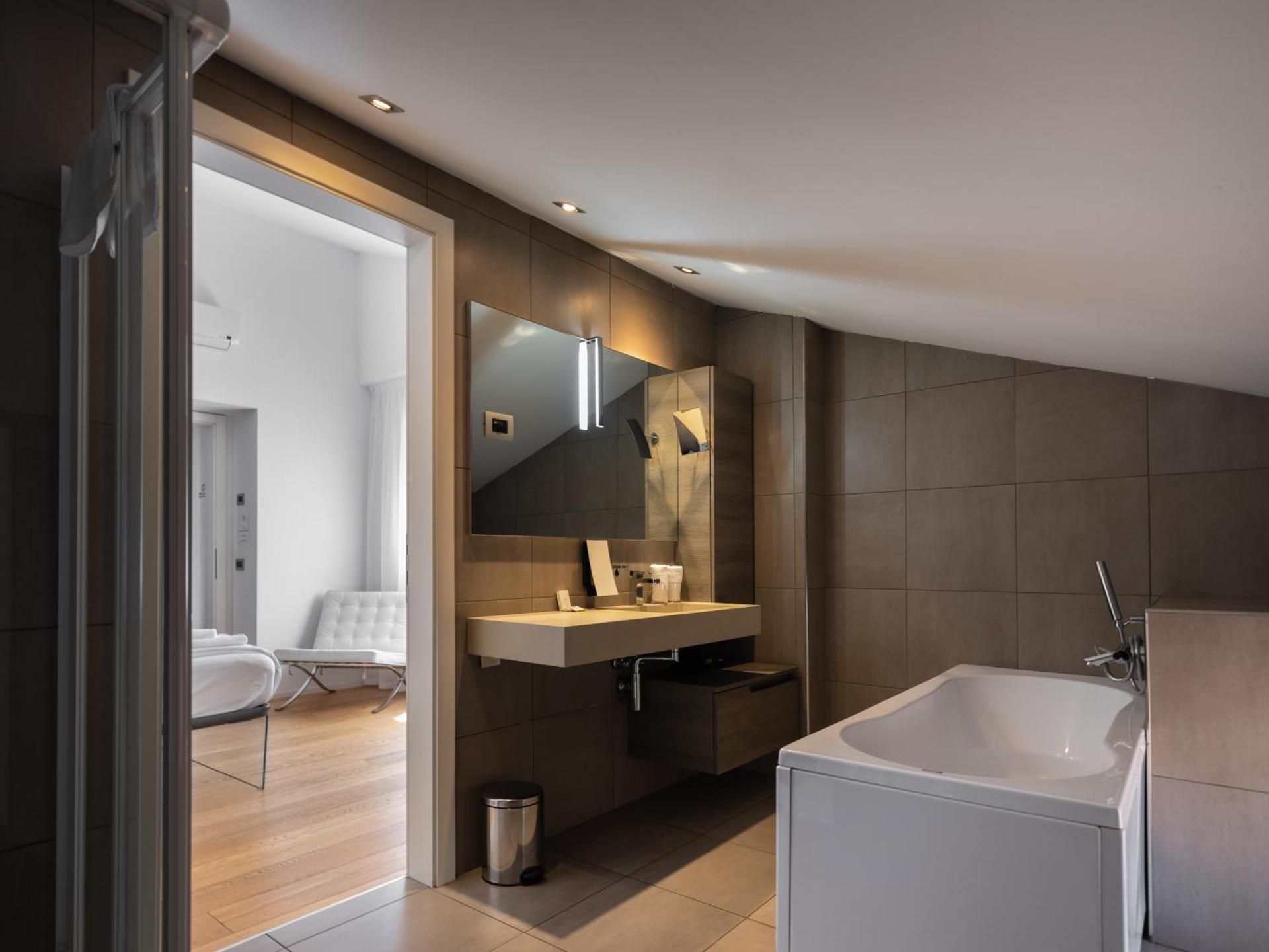 HEART OF TRENTO Loft & Rooms Suite with Balcony 2