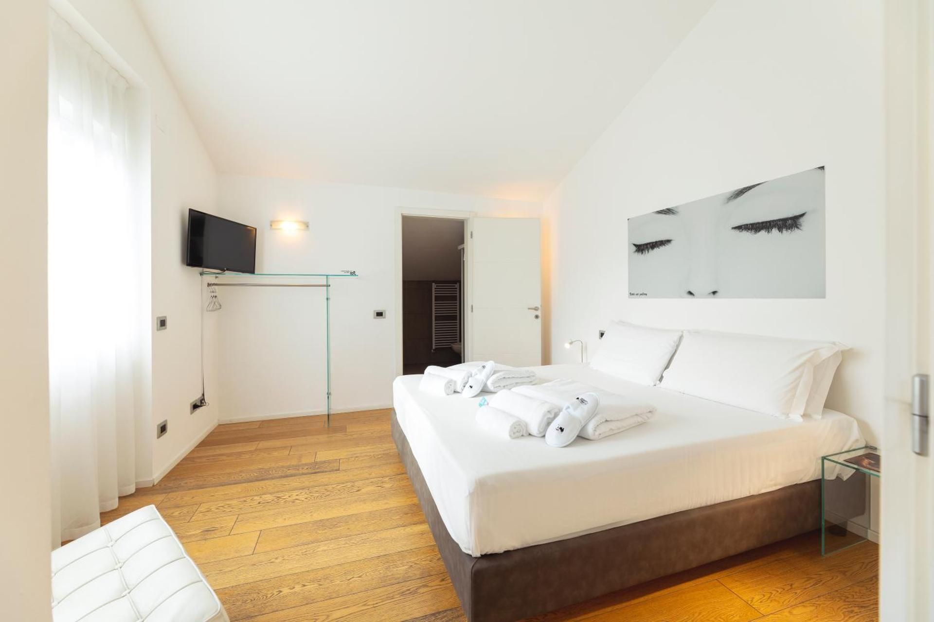 HEART OF TRENTO Loft & Rooms Suite with Balcony
