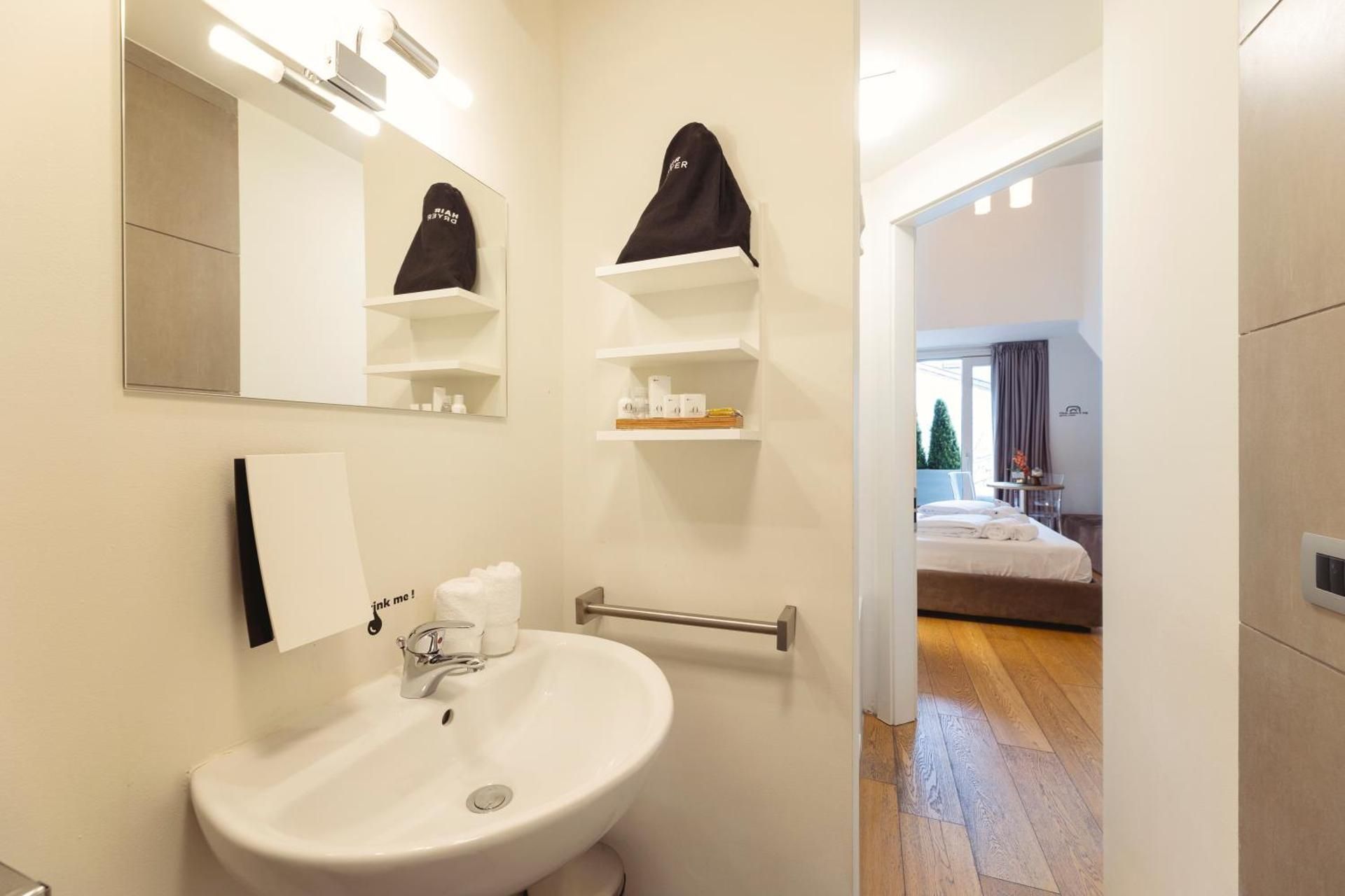 HEART OF TRENTO Loft & Rooms Small Double Room 3