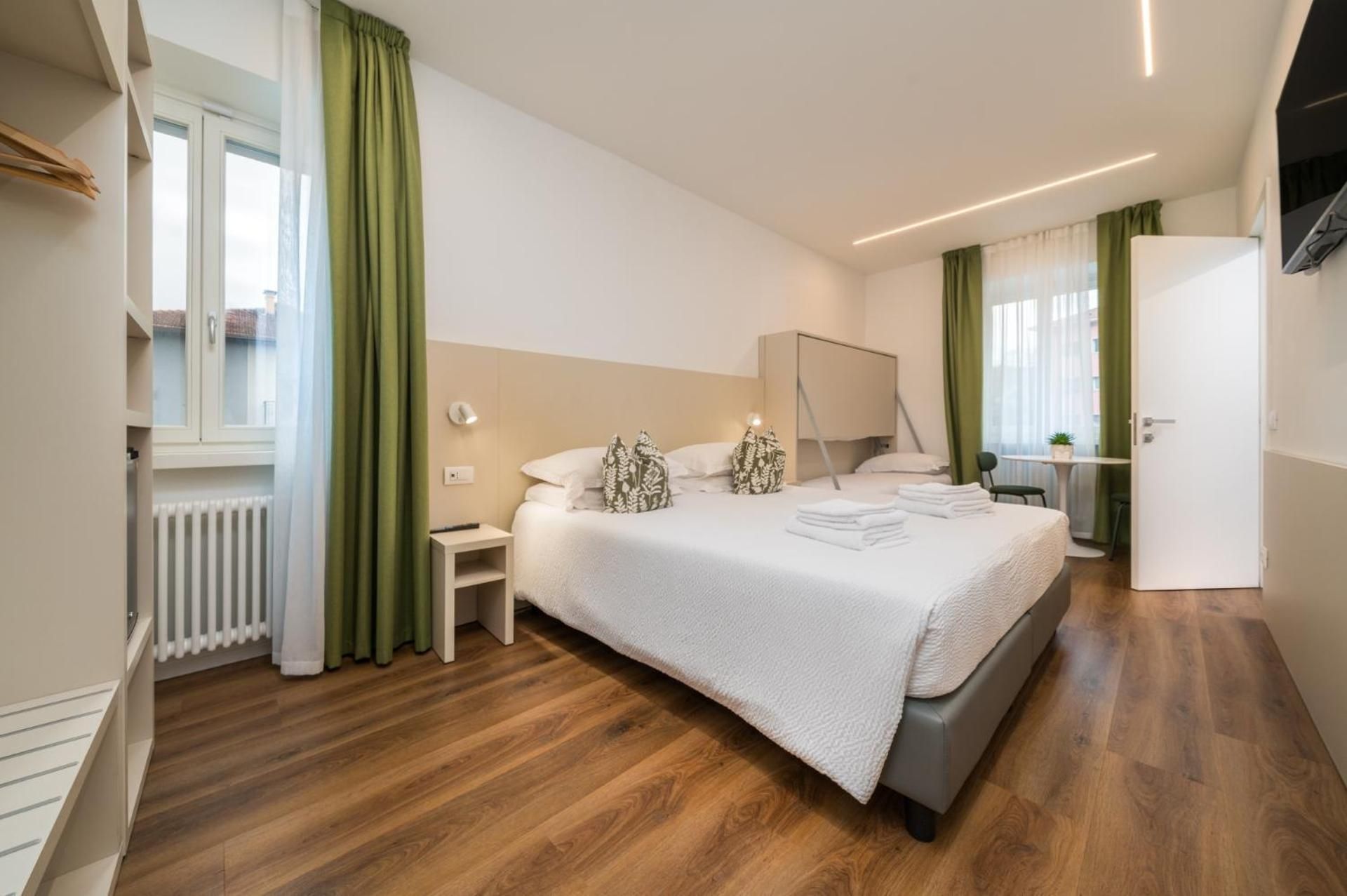 Quadruple Room with Private Bathroom