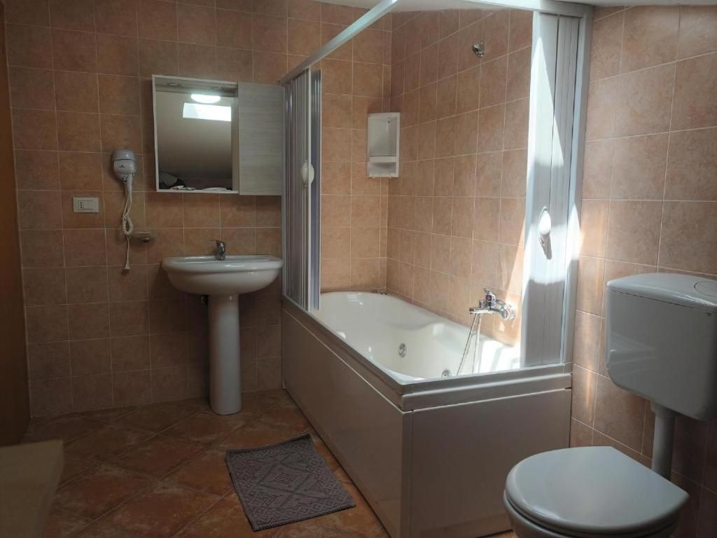 Deluxe Suite with Spa Bath