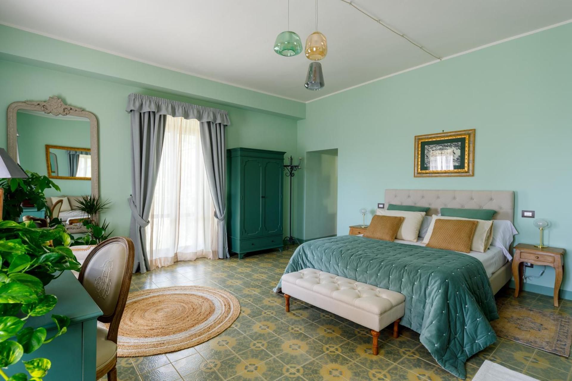DELUXE APARTMENT