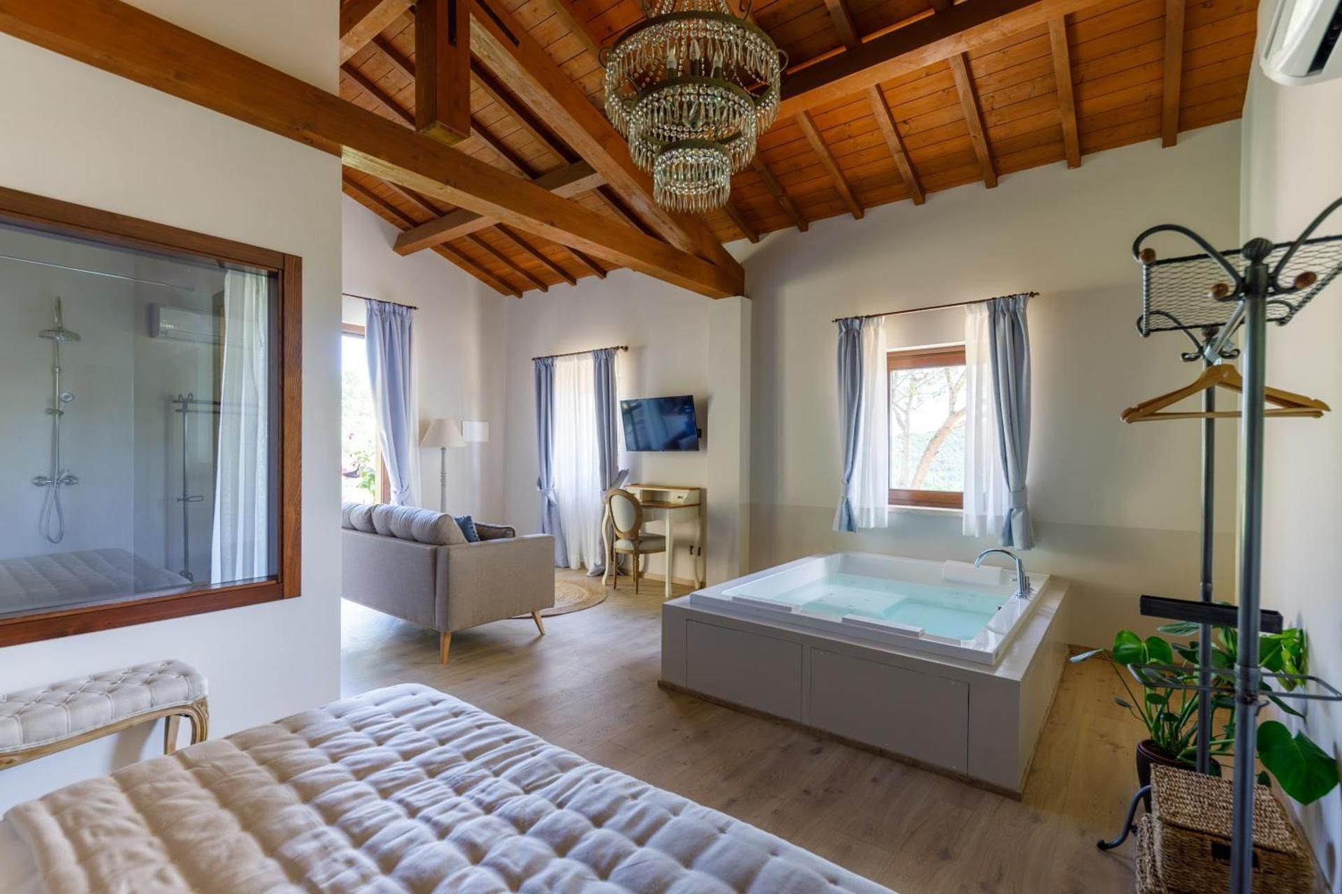 Suite with Hot Tub