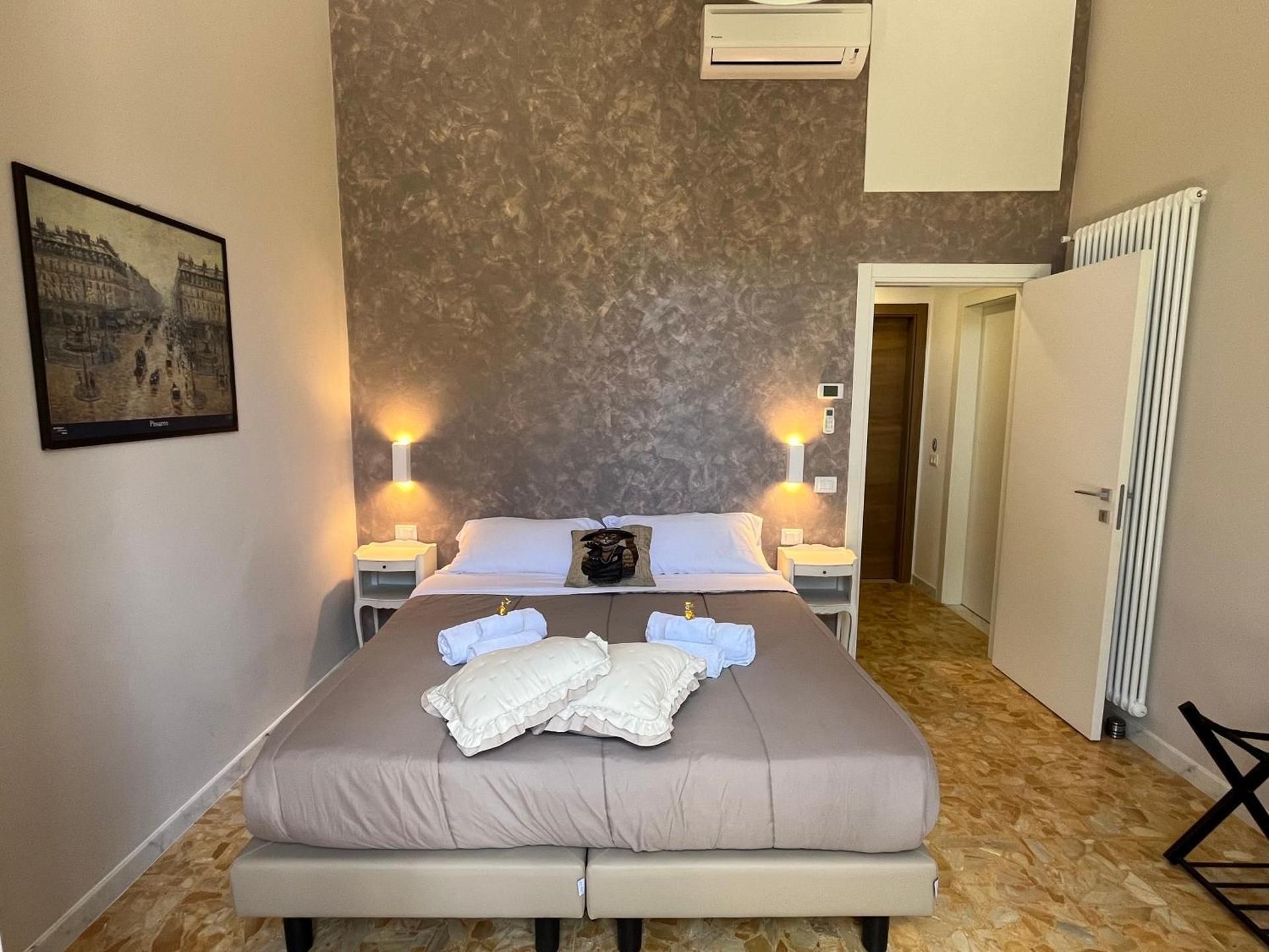 Queen Room with Balcony