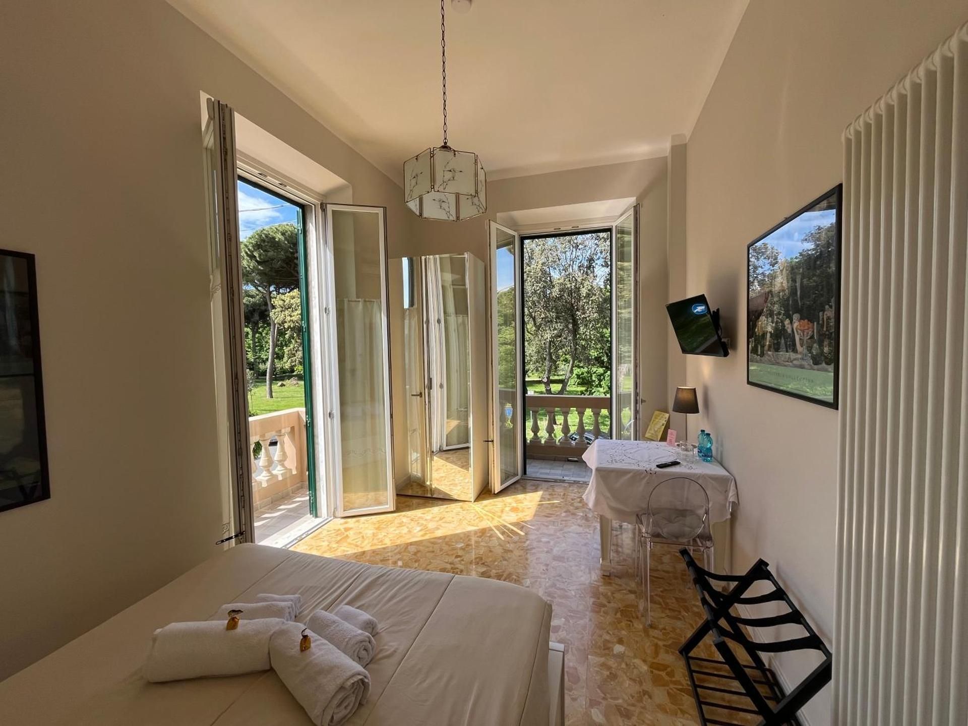Double Room with Private External Bathroom