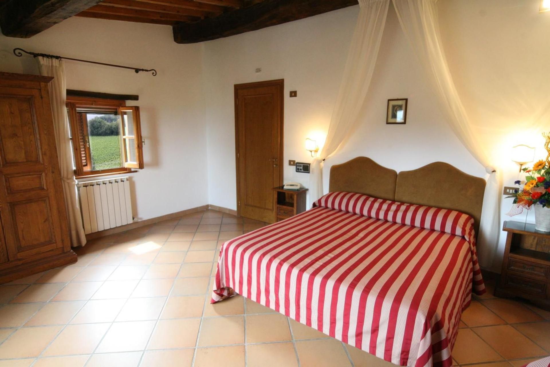 One-Bedroom Apartment with Sofa Bed