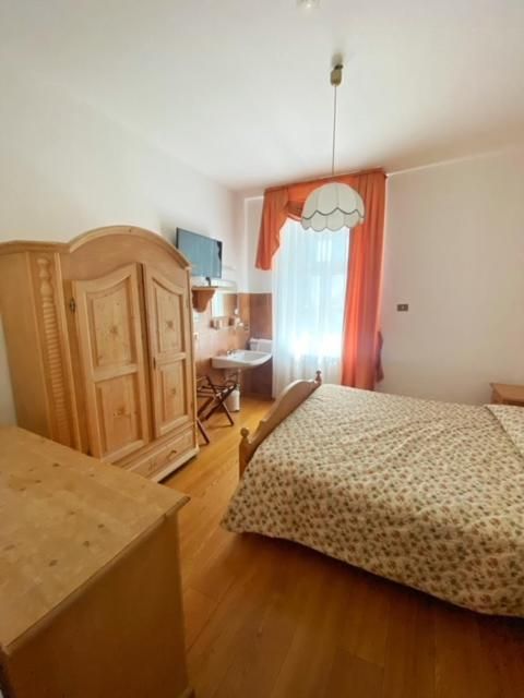 Double Room with Private External Bathroom