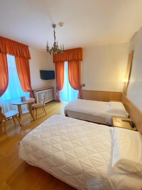 Two Connecting Double or Twin Rooms