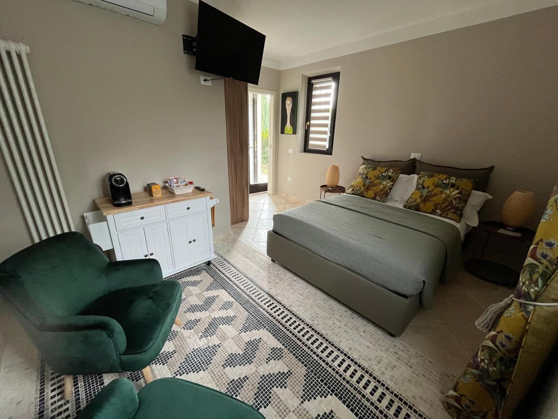 Deluxe Double Room with Shower