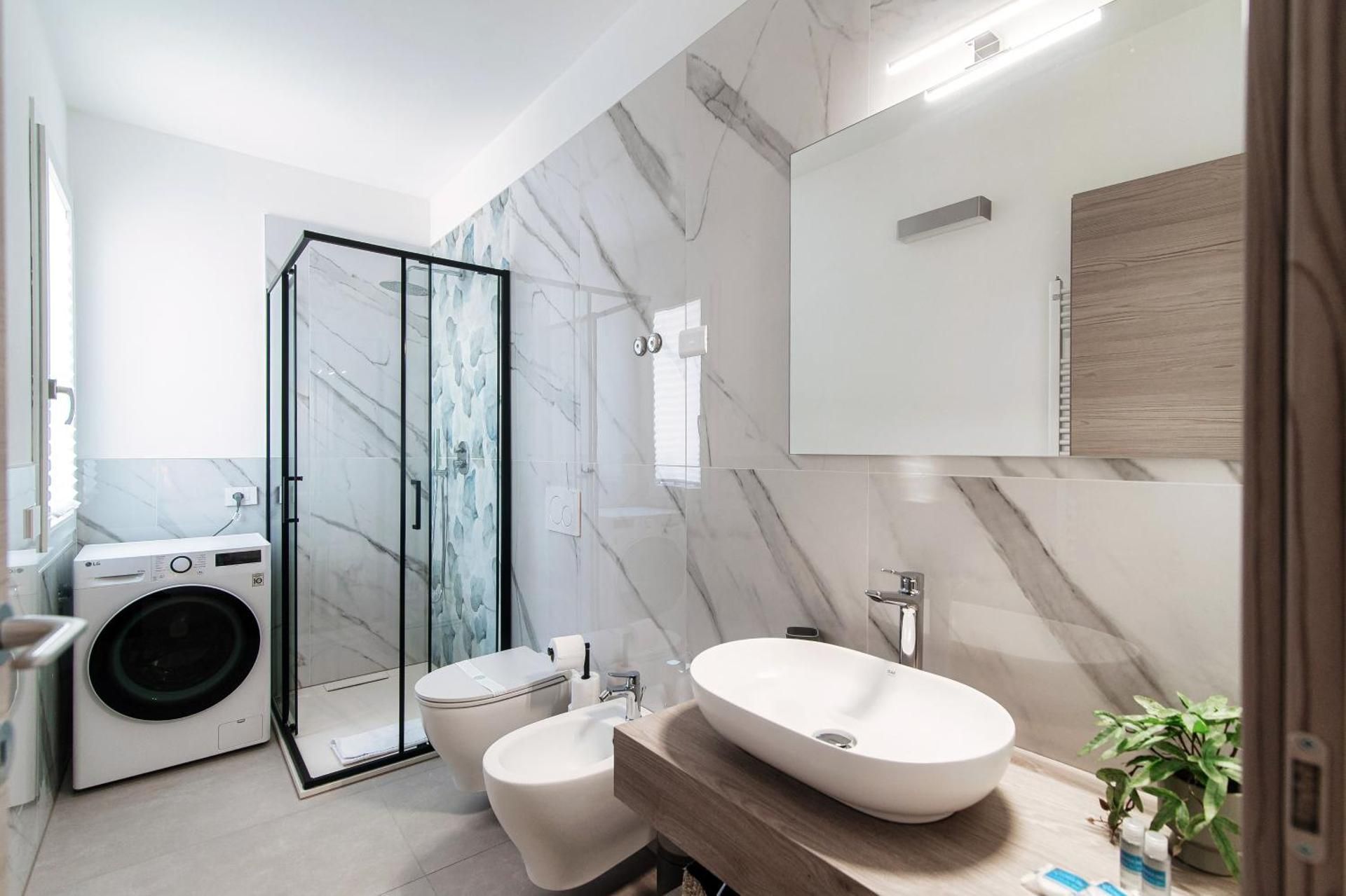 Lario Suite Apartments by Quokka 360 - With parking Next to Como City