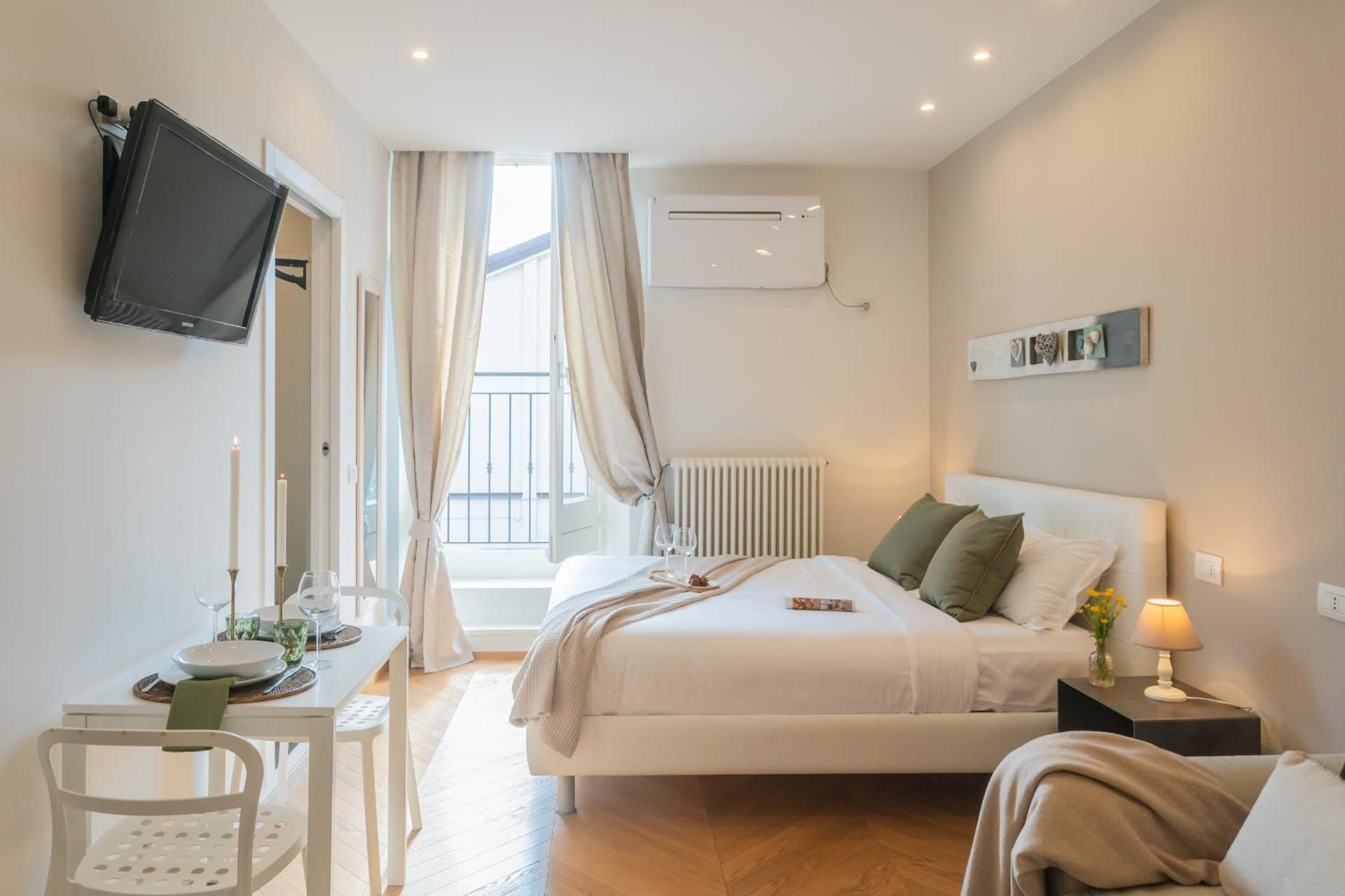 shared lounge/tv area