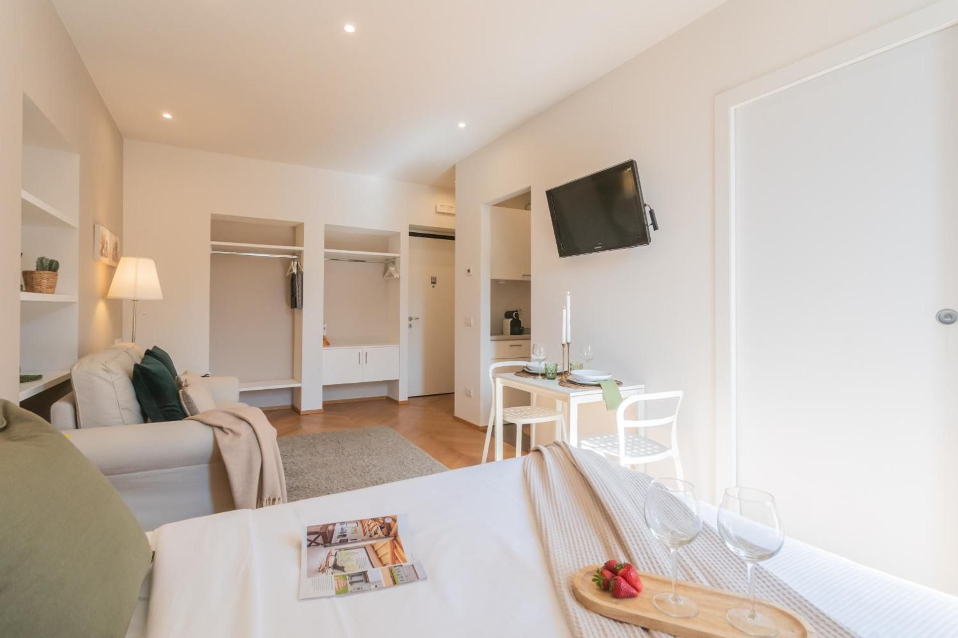 shared lounge/tv area