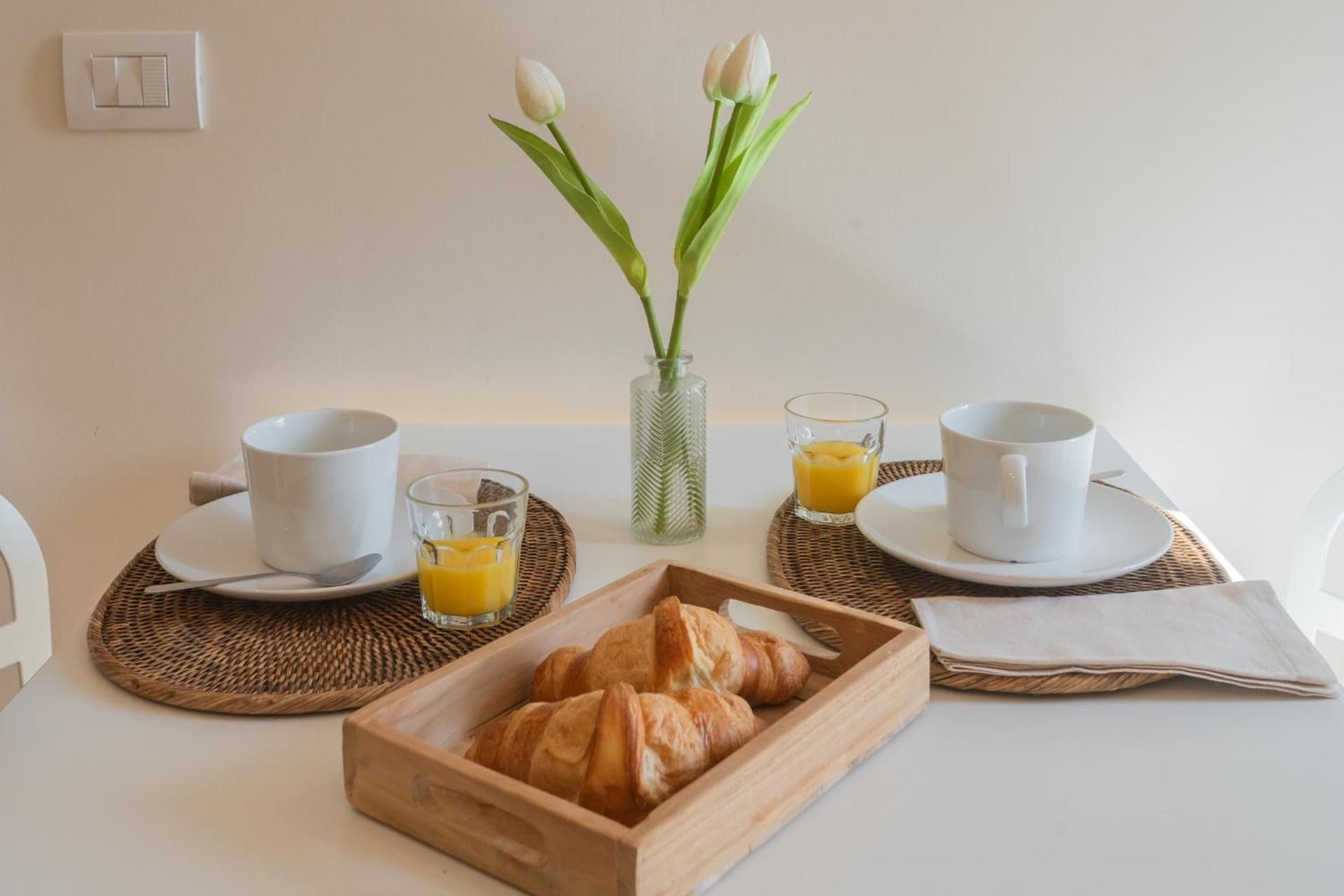 MT Studios by Rent All Como