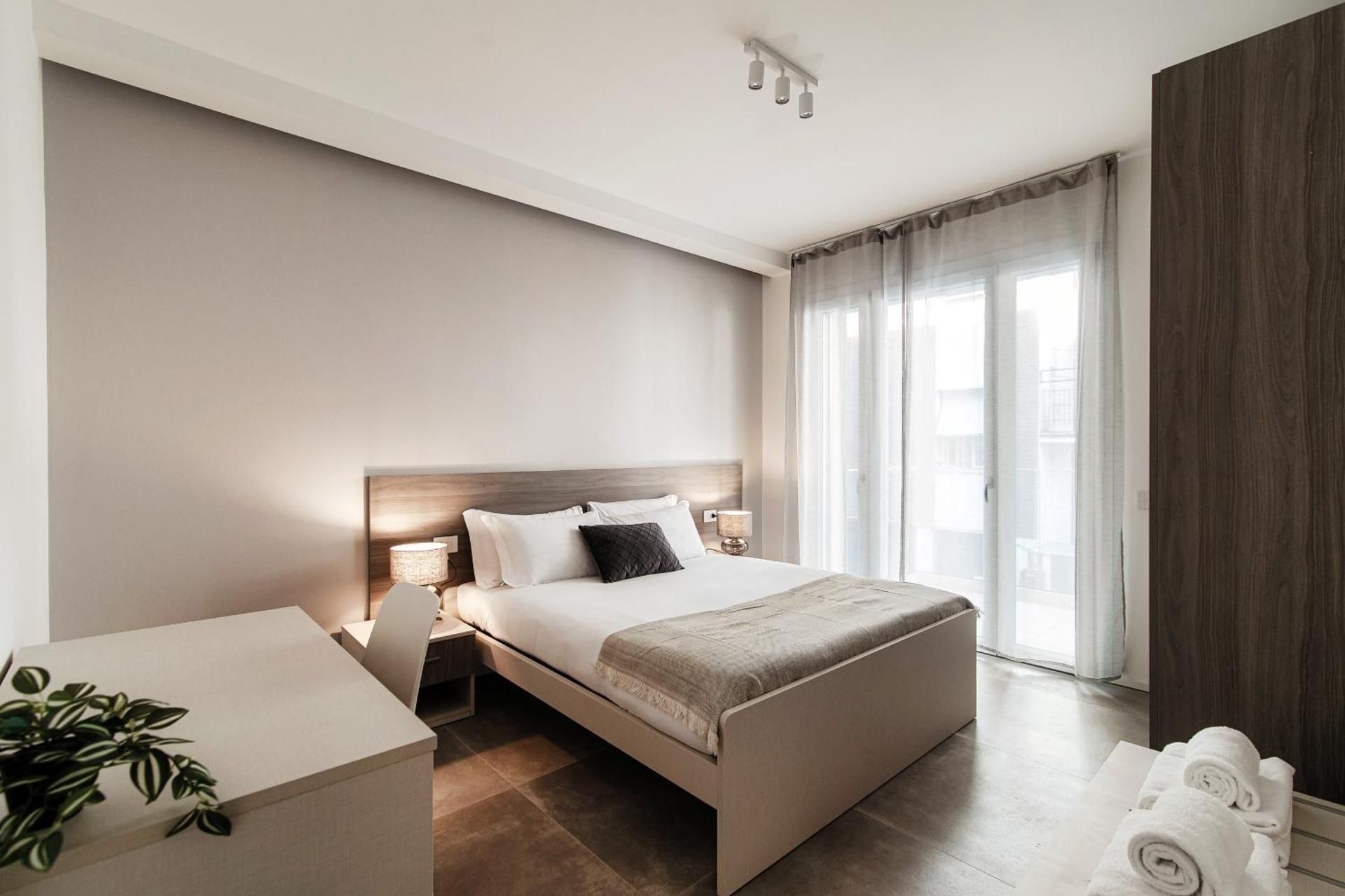 Deluxe One-Bedroom Apartment