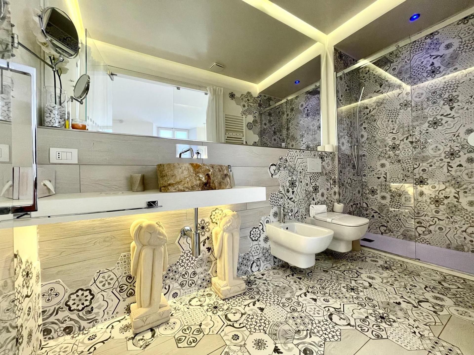 Mariarosa Suites Deluxe Double Room 2