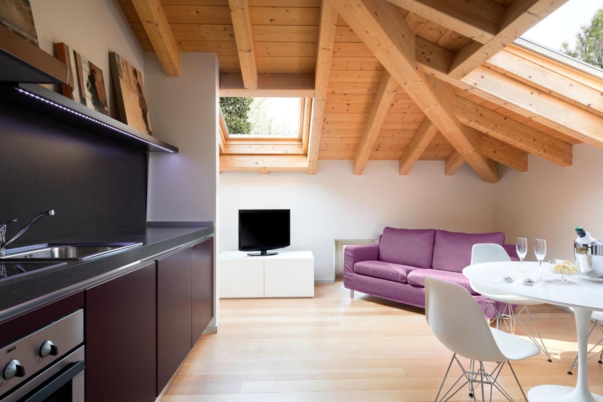 Casa Bianca Apartments Two-Bedroom Apartment - Attic 3