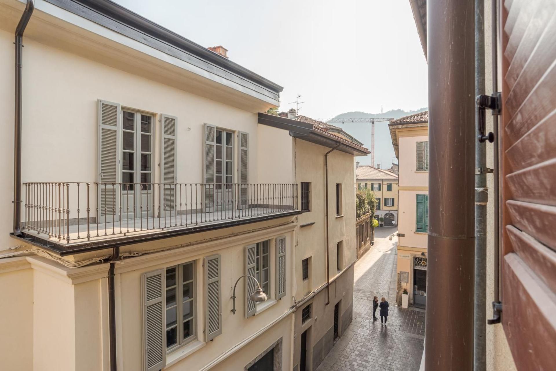 First & Urban Oasis - by MyHomeInComo