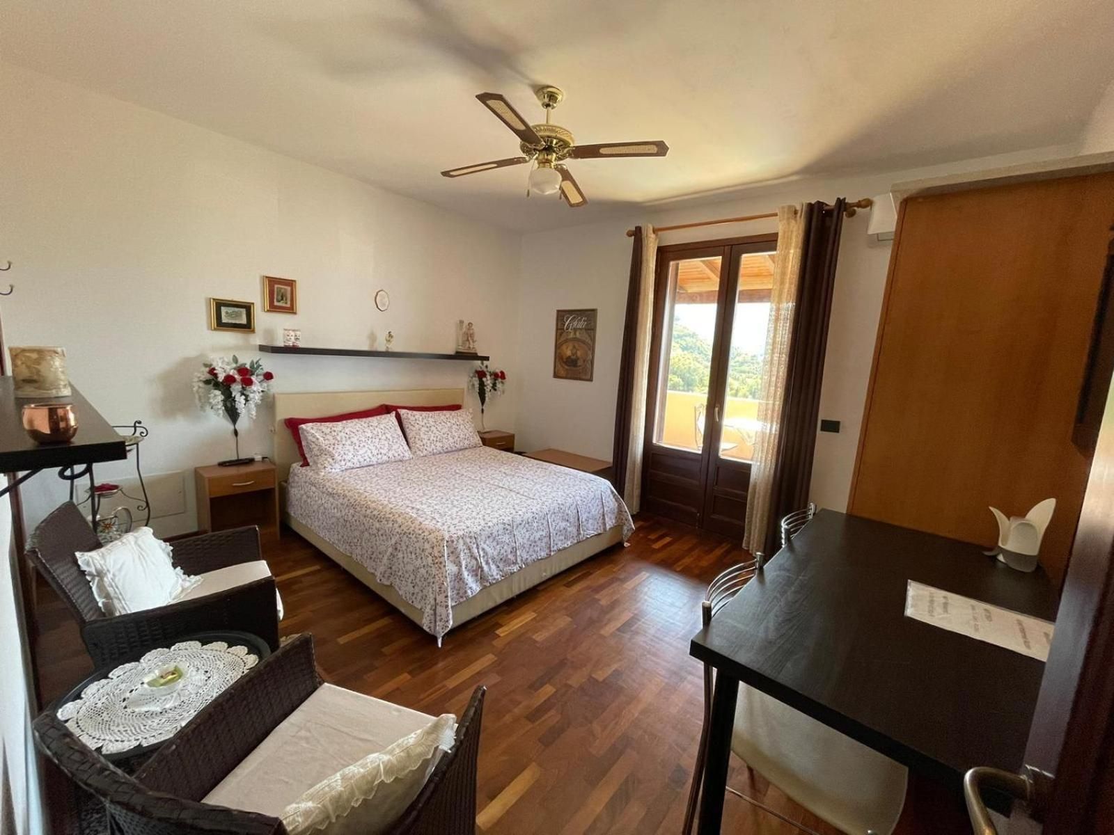 Deluxe Double Room with Balcony and Sea View