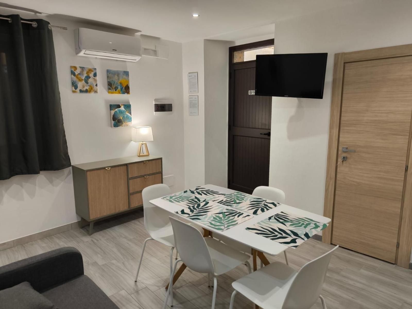 Deluxe Studio