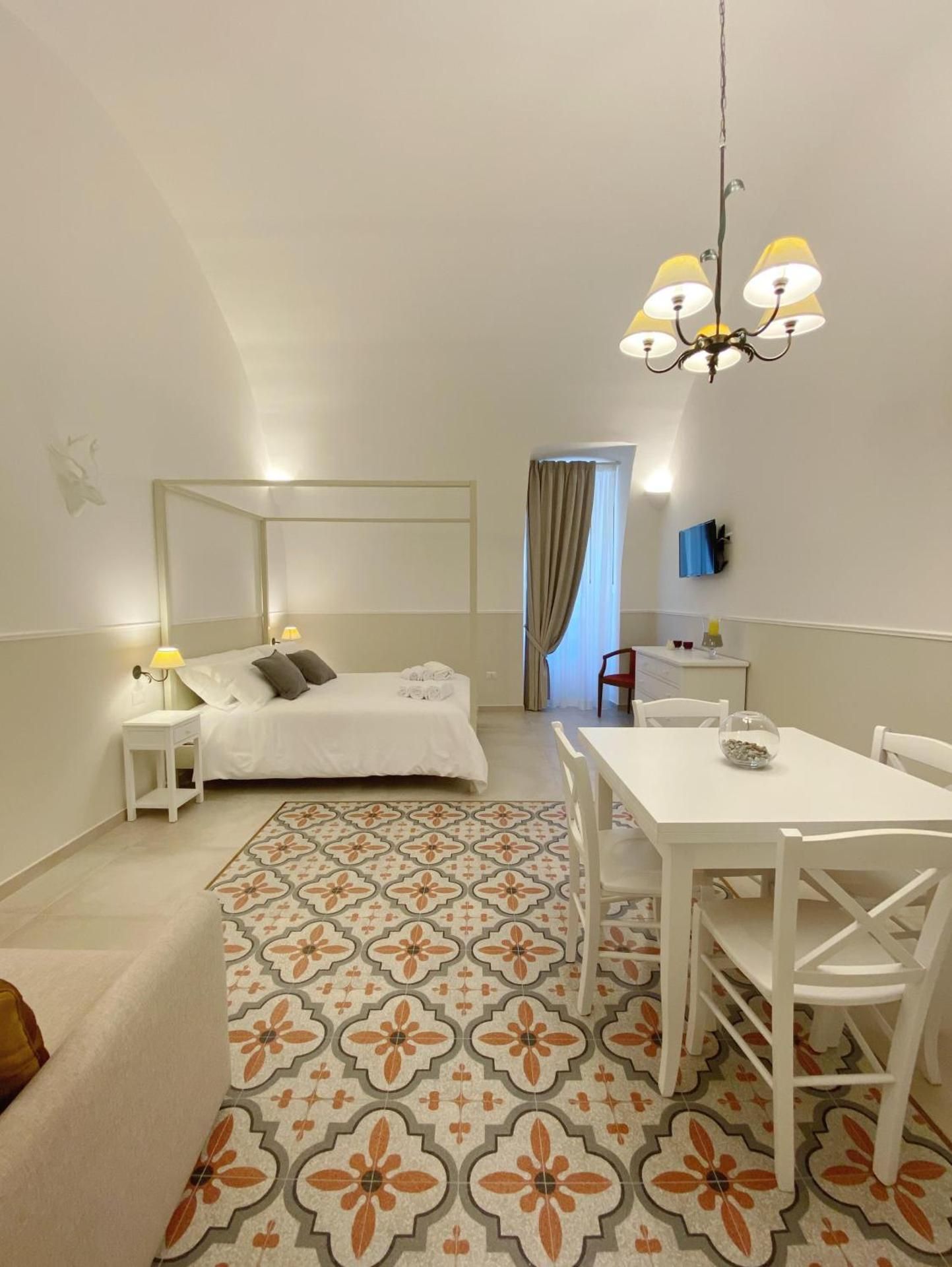 DELUXE APARTMENT