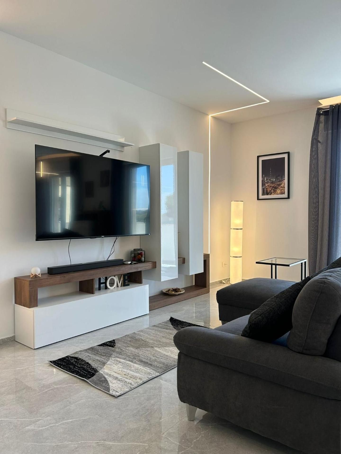 DELUXE APARTMENT