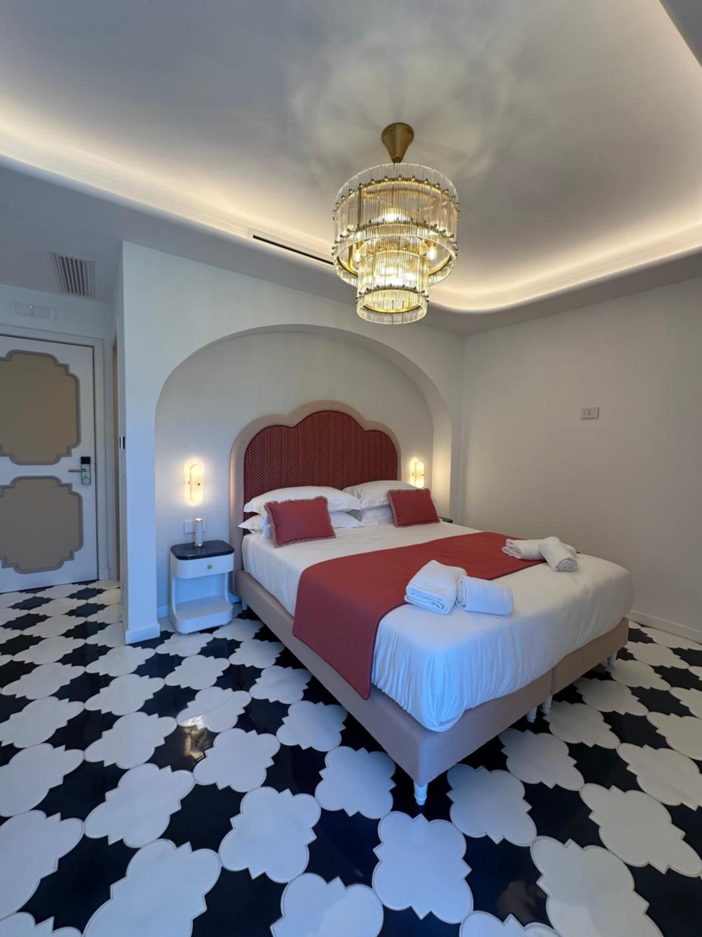 Lussi Capri Boutique Deluxe Room 2