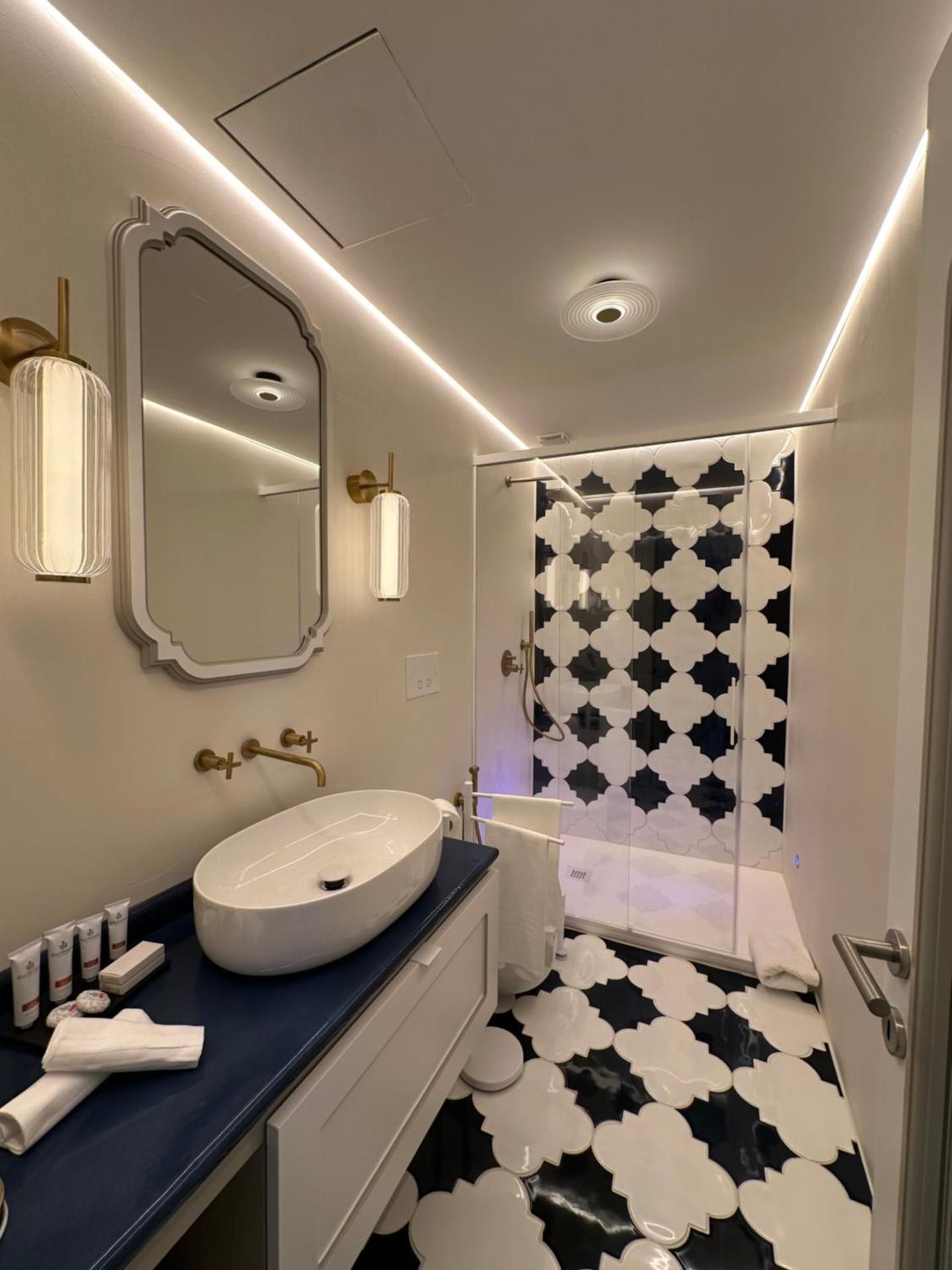 Lussi Capri Boutique Deluxe Room 3