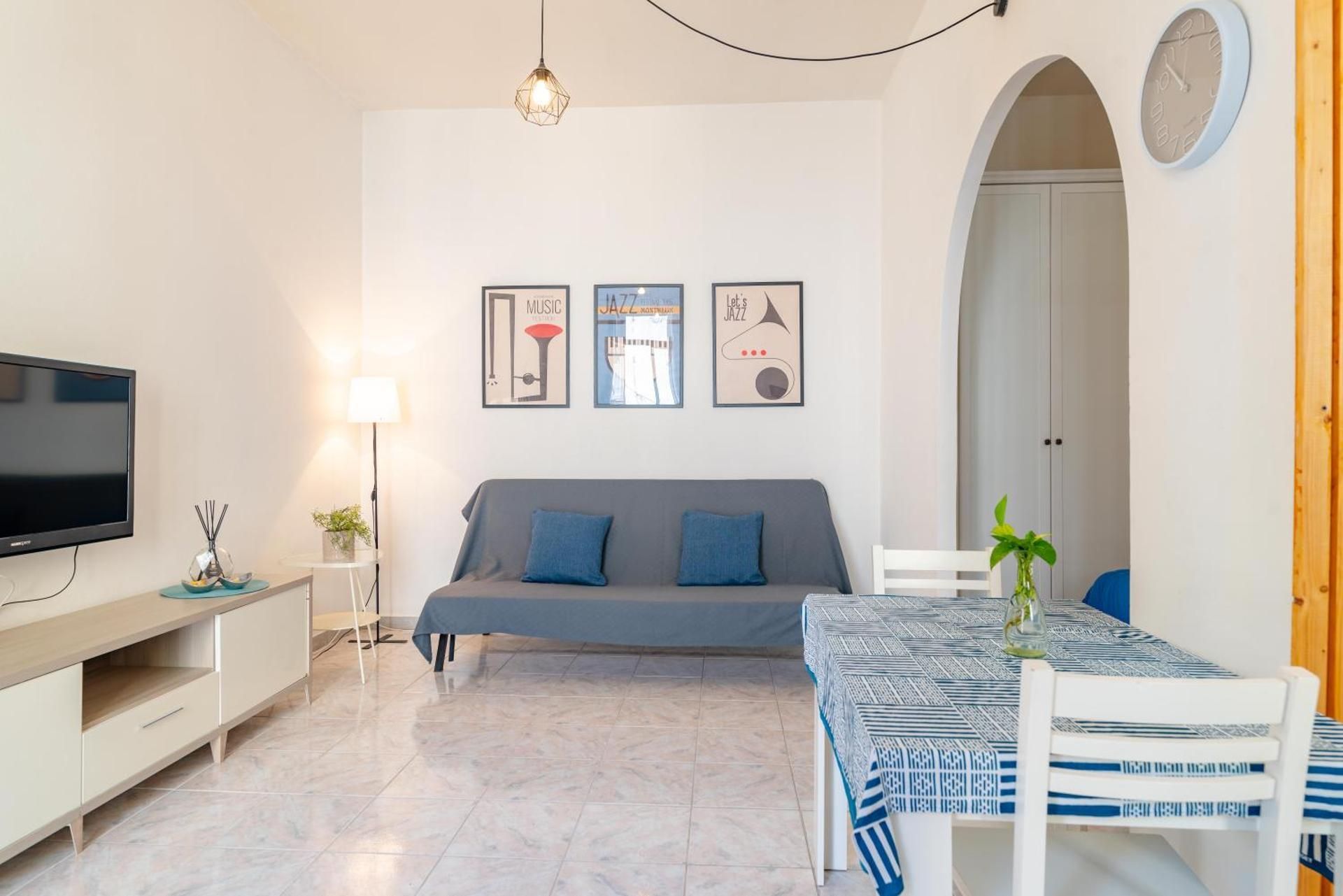 Studio Apartment with One Double Bed