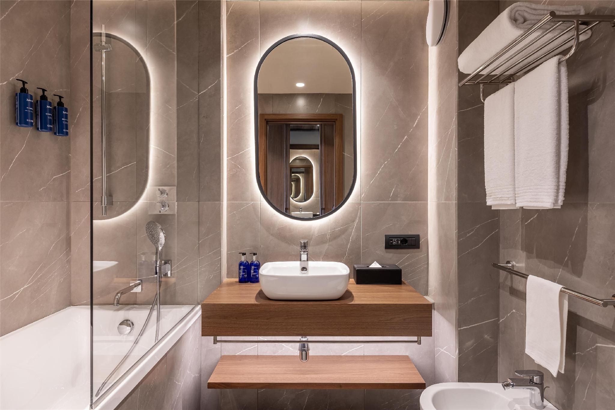 Radisson Blu Hotel, Florence Standard Room 3