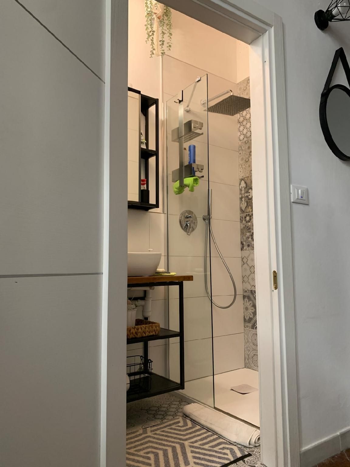 e9f5f5360a42c44b19eb56ec422d05f5