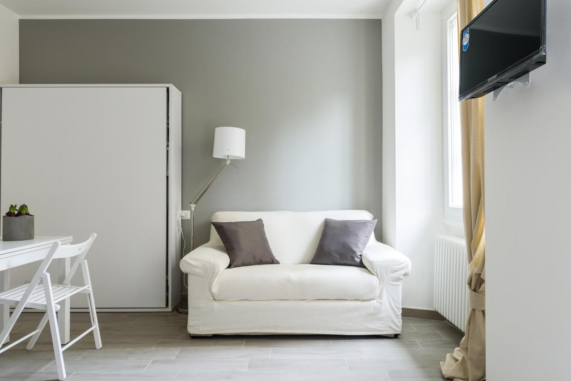 shared lounge/tv area