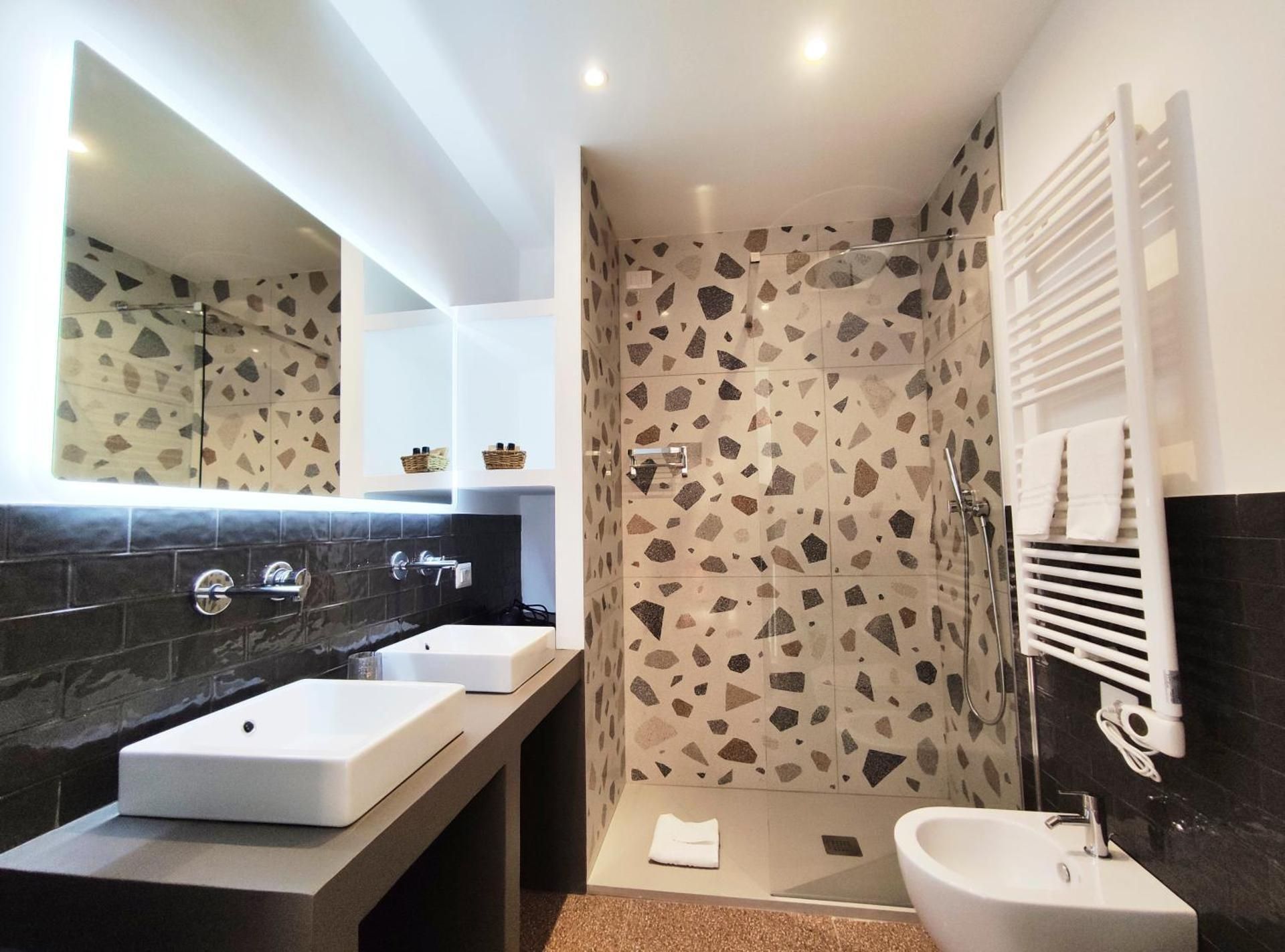 Deluxe King Suite