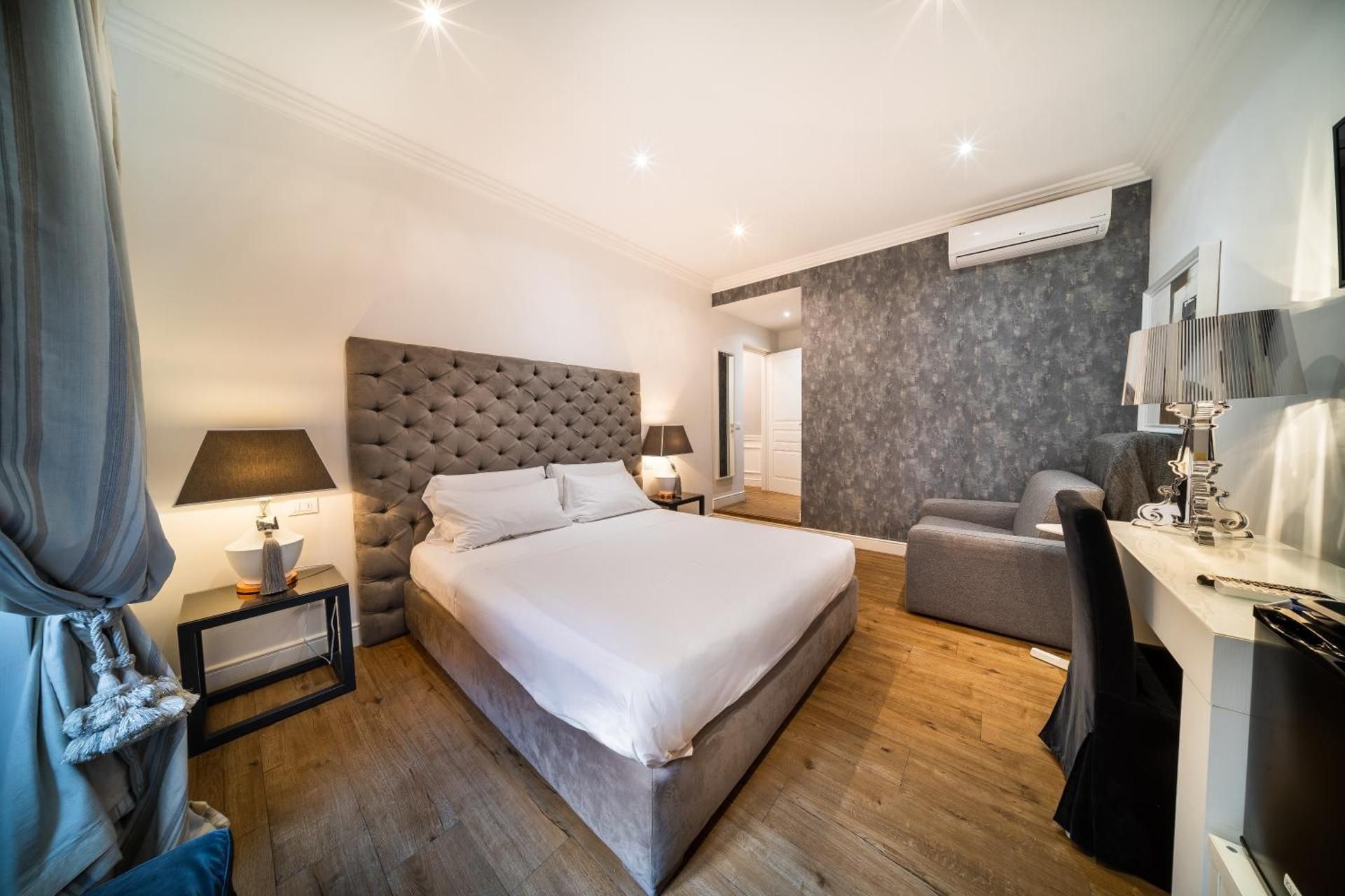 Vatican Chic B&B Double or Twin Room with Private Bathroom