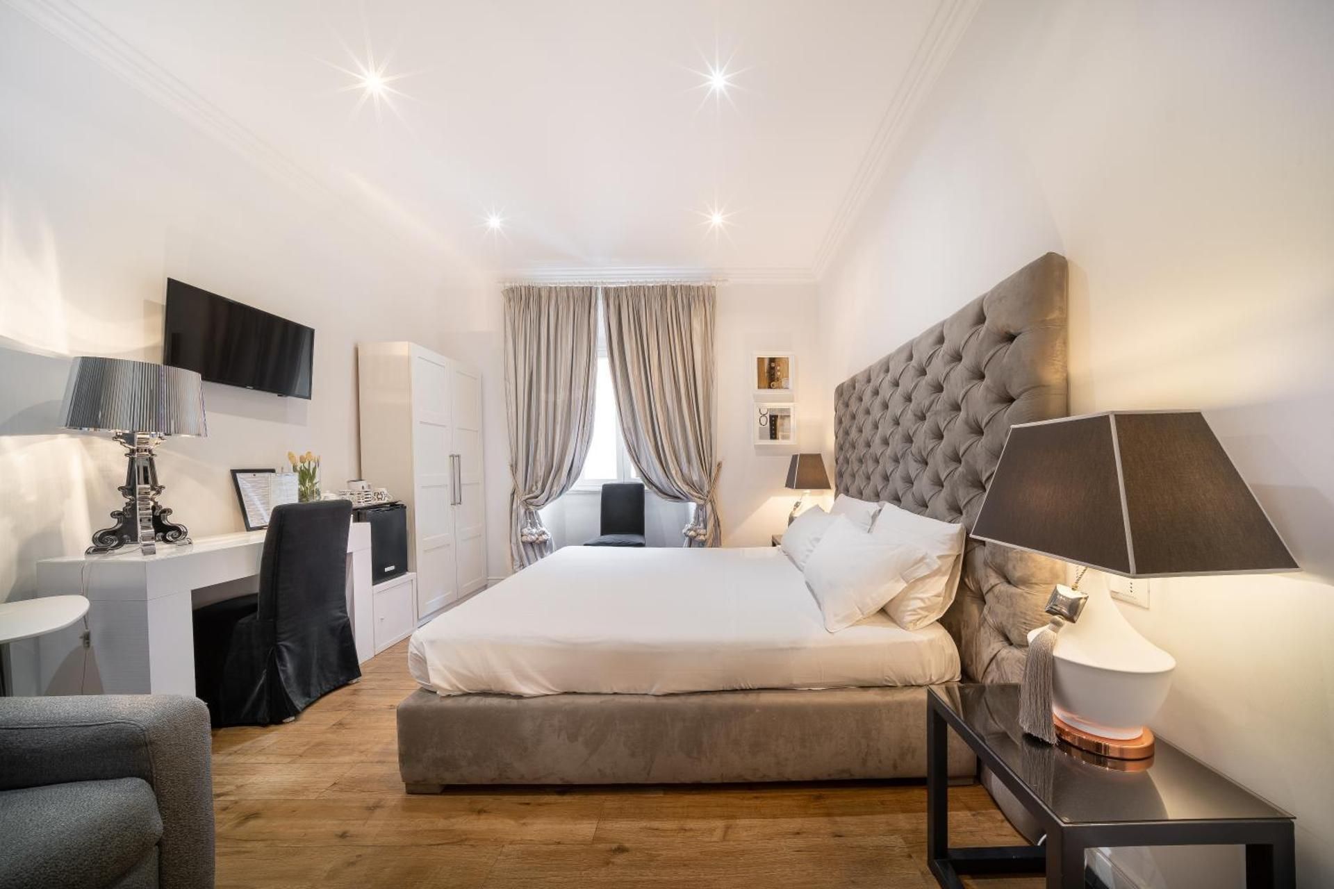 Vatican Chic B&B Double or Twin Room with Private Bathroom 2