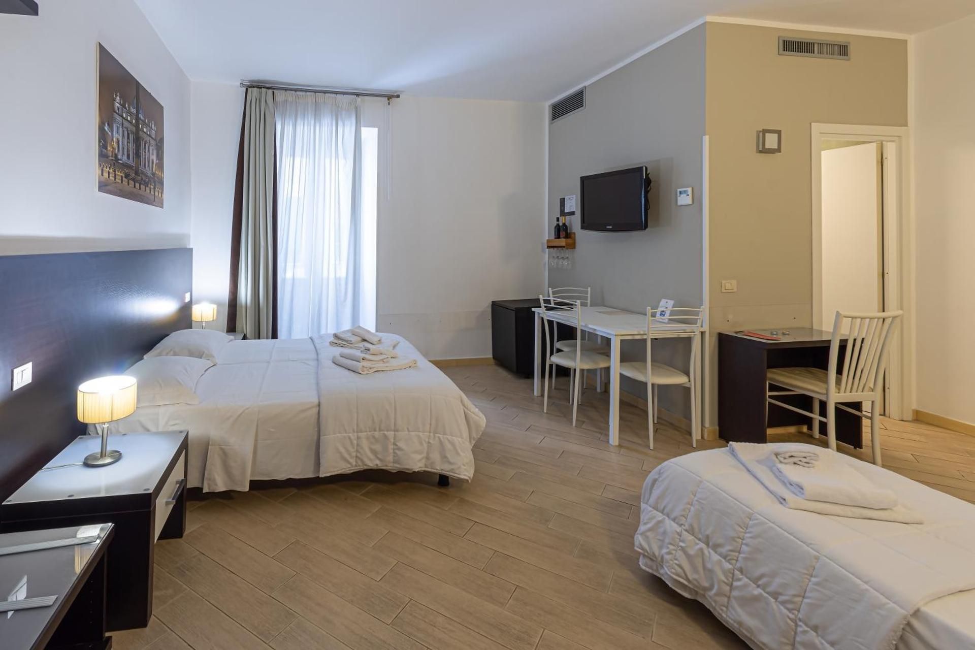 Quadruple Room with Courtyard View