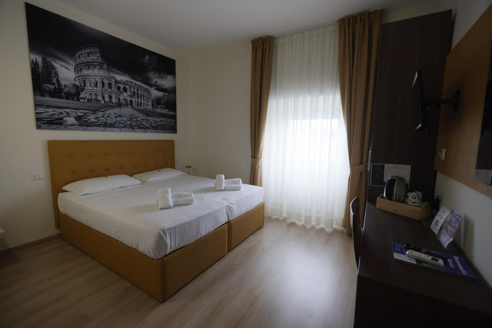 Deluxe Double or Twin Room with City View